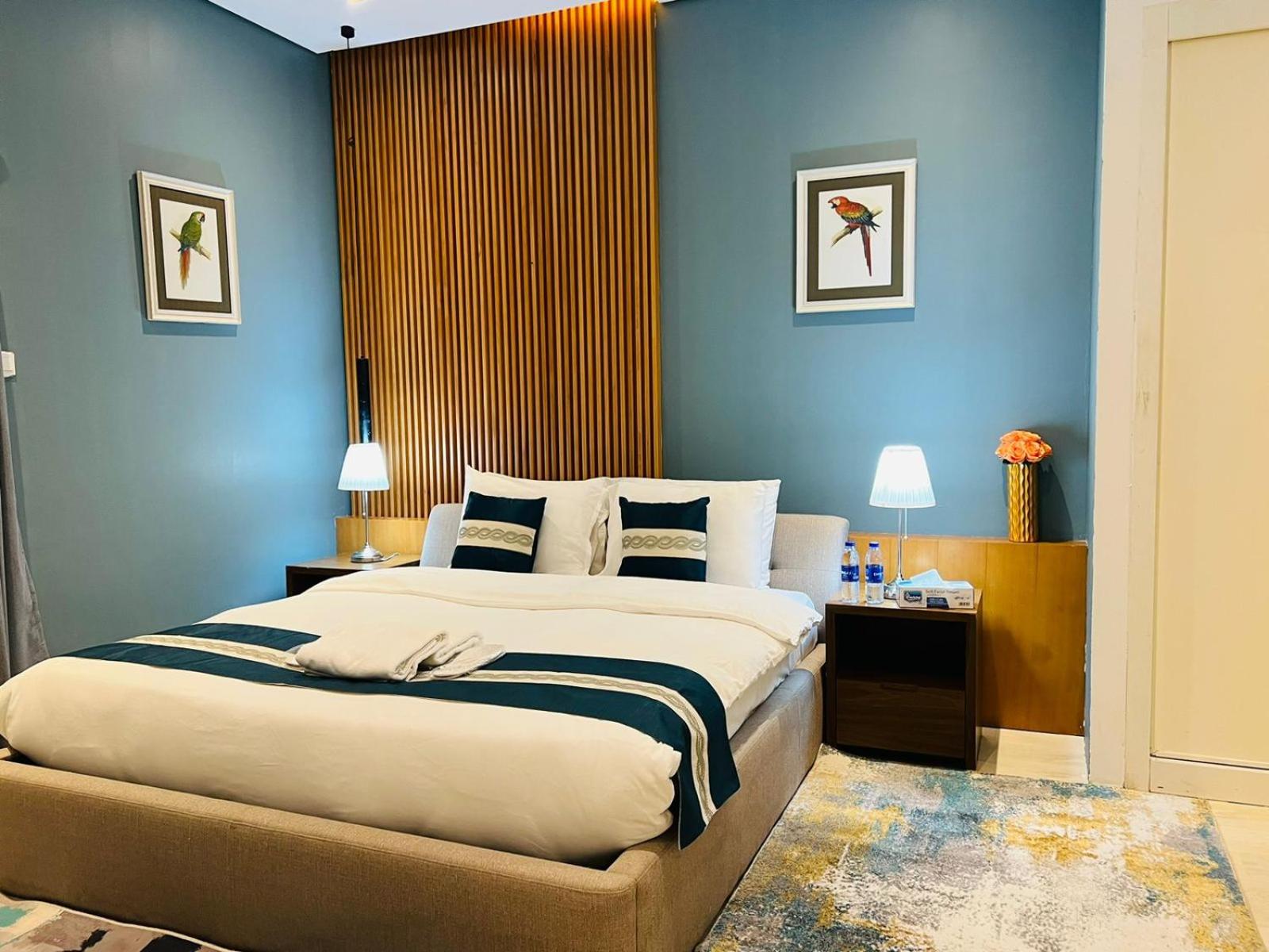 High Floor with city skyline & Burj khalifa view 3 bedroom unit marina