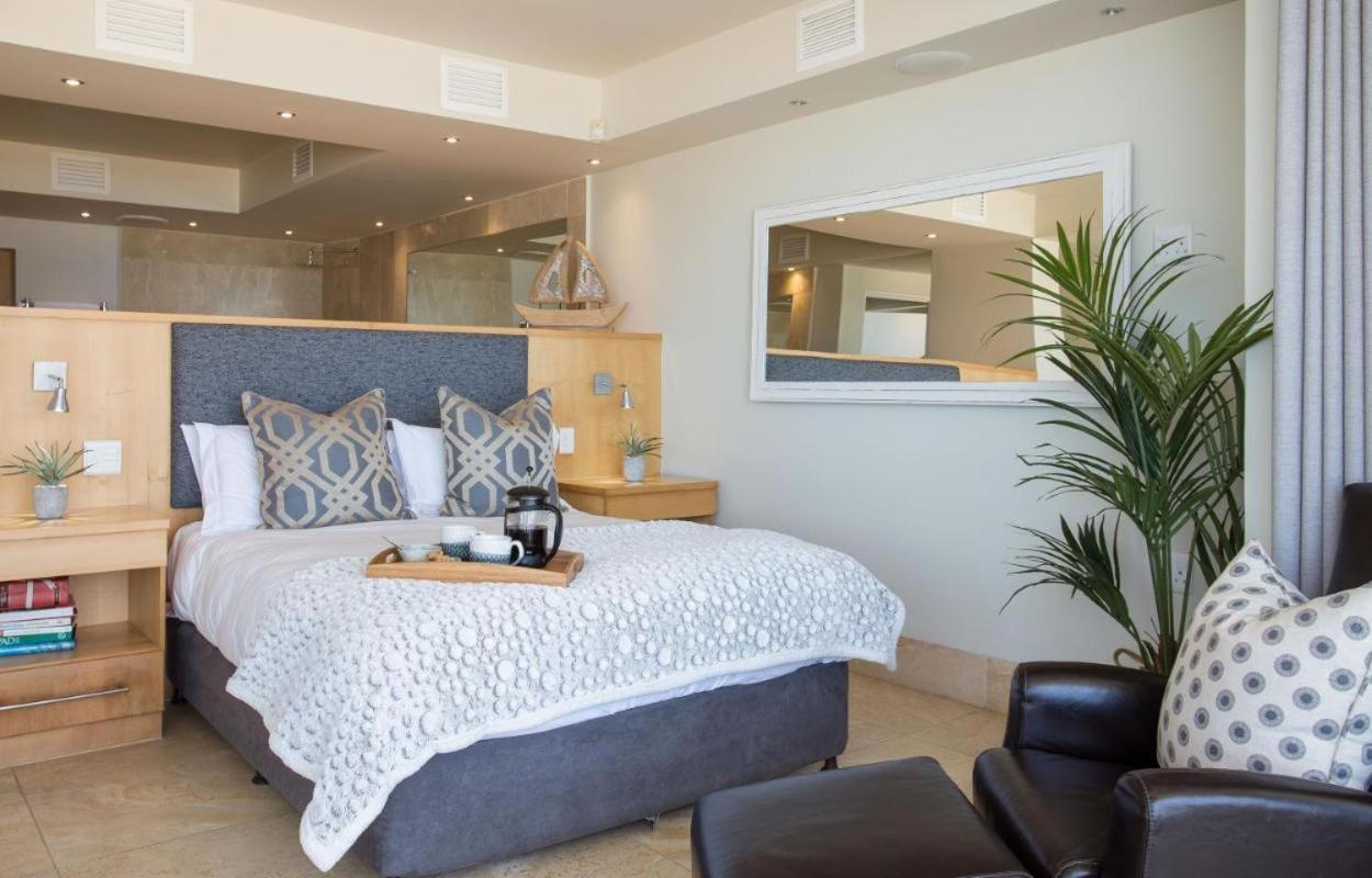 Room in Guest room - Beautiful Sea facing room