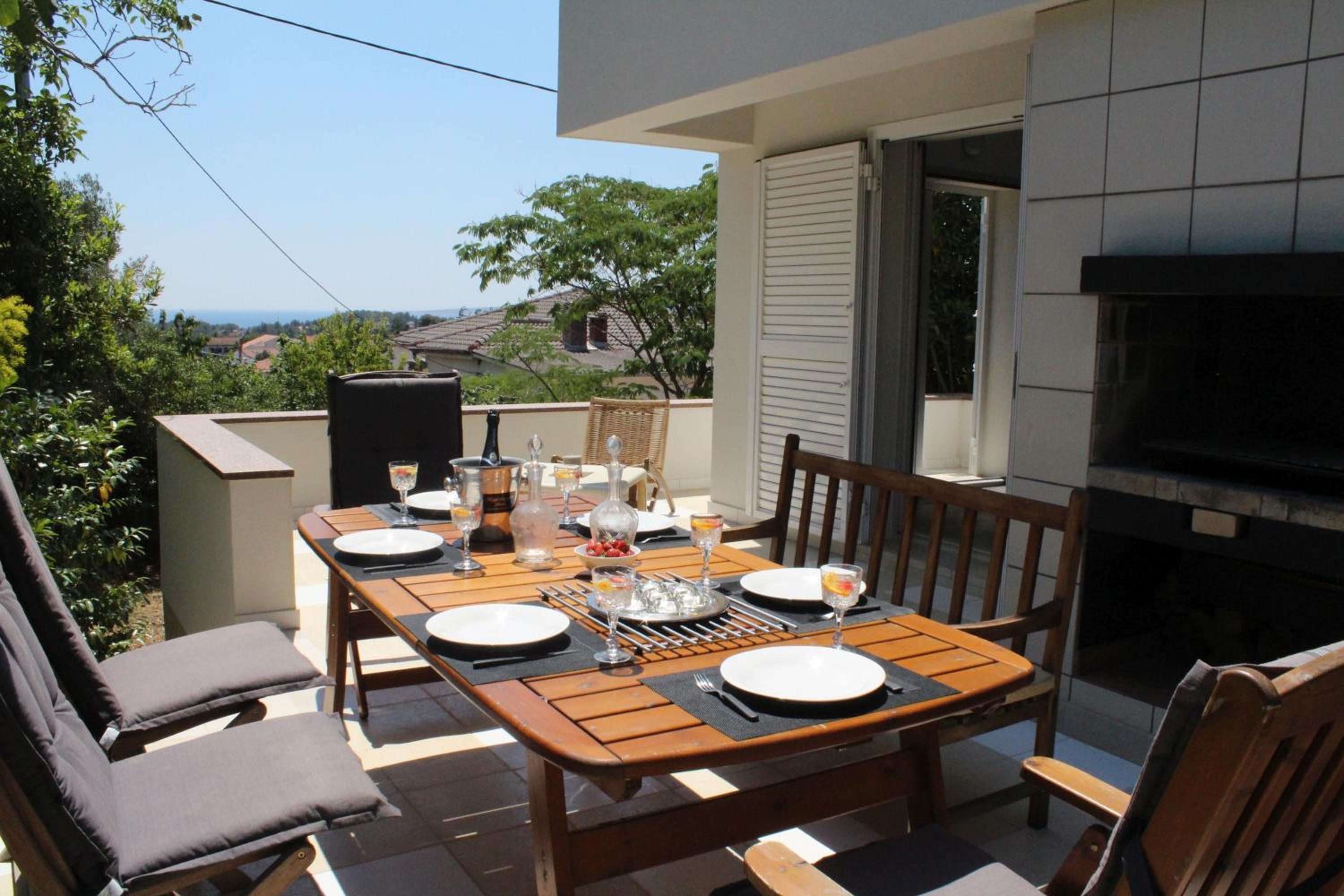 Apartments PineWood Villa