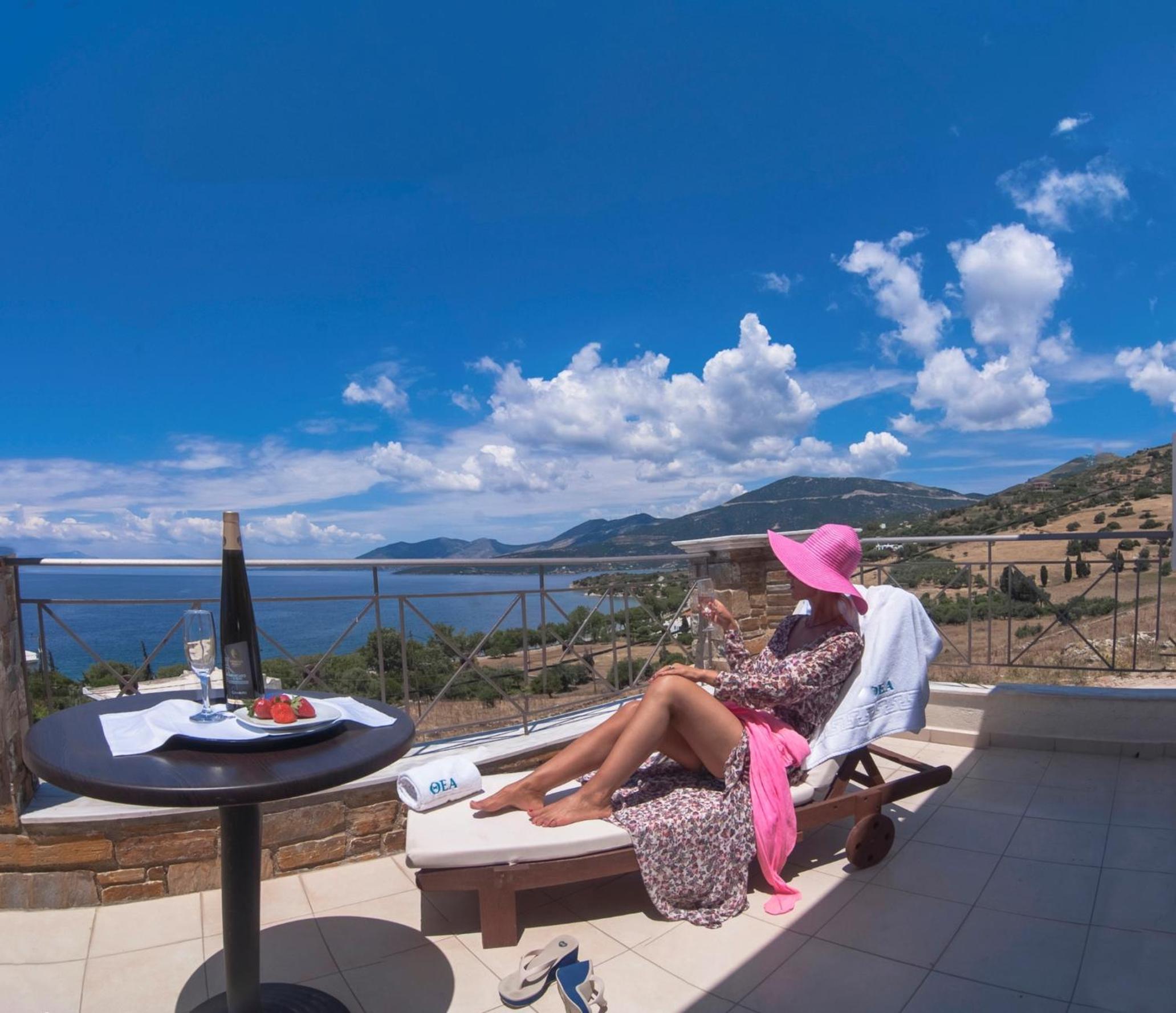 Thea Hotel - Studios & Suites