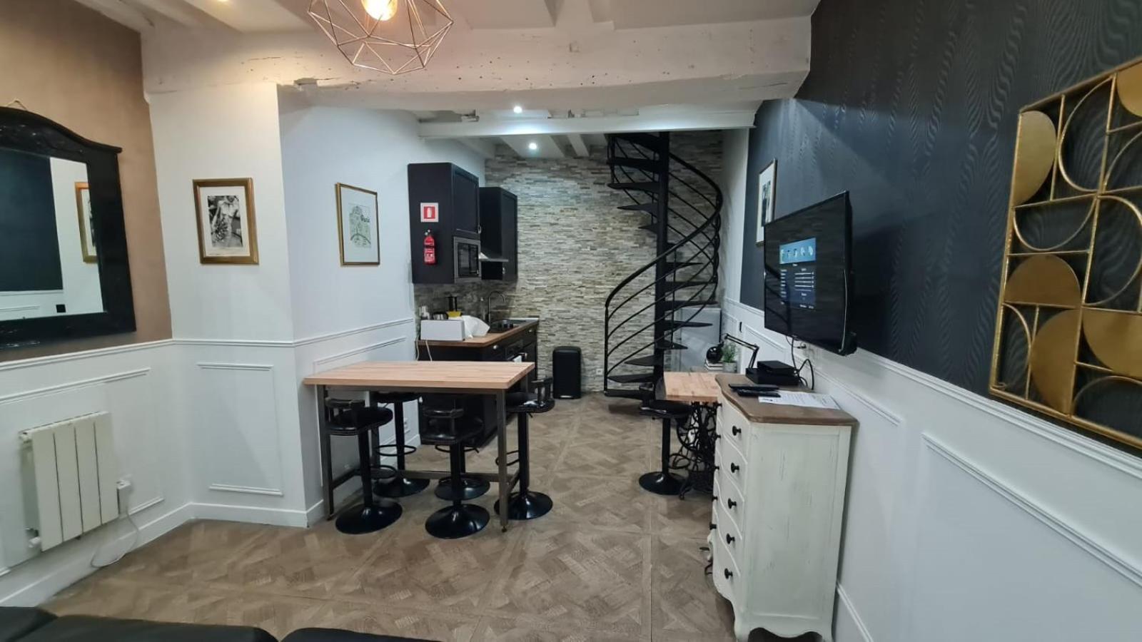 32 Atelier Paris Fashion