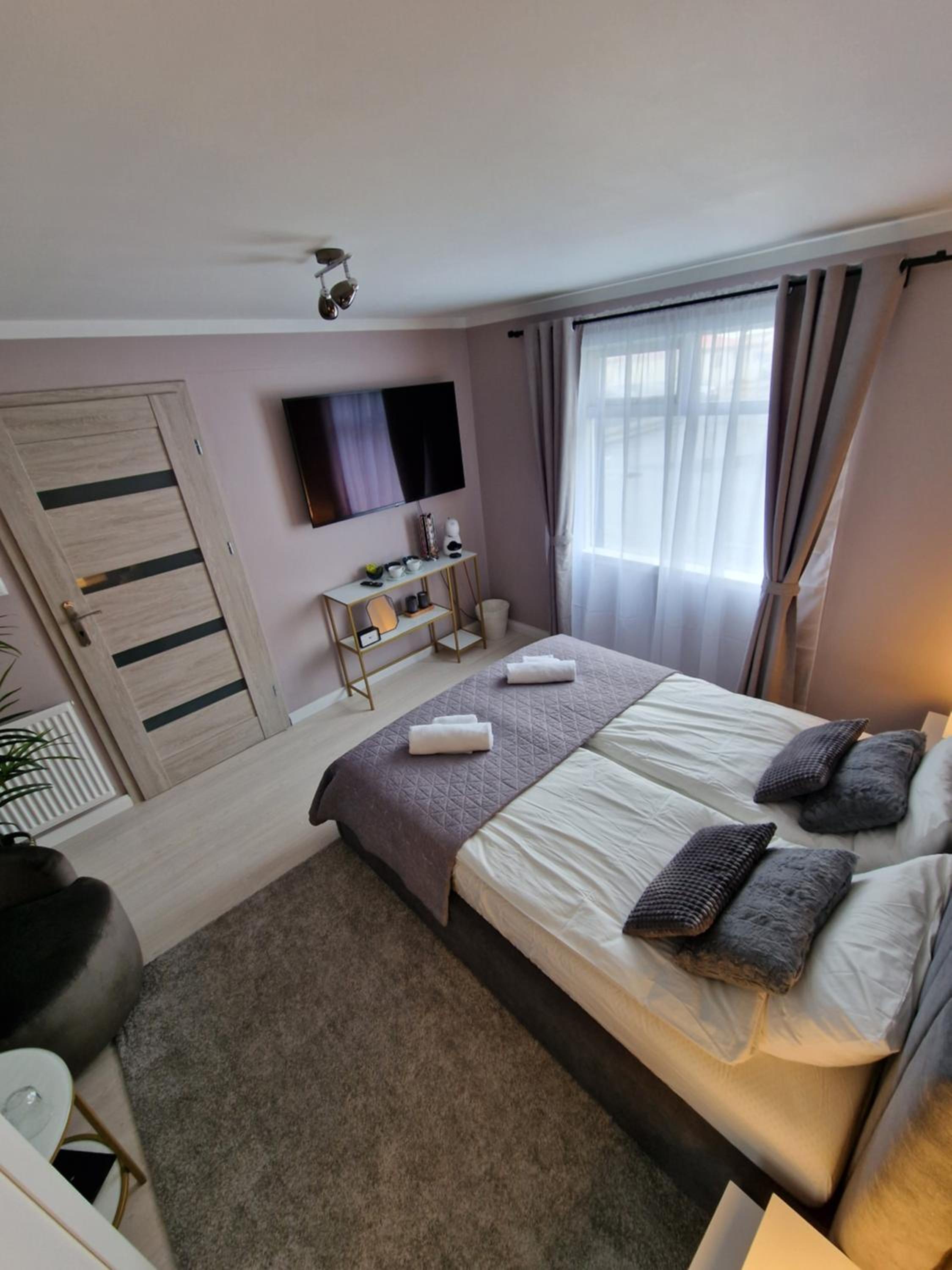 R&J Guesthouse Room