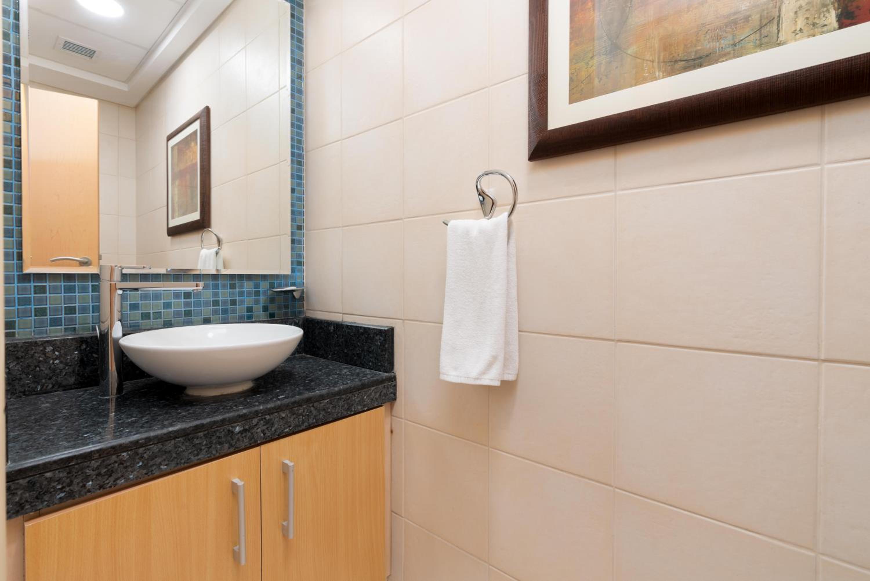 Welcoming 1 Bedroom Palm Jumeirah with sea View