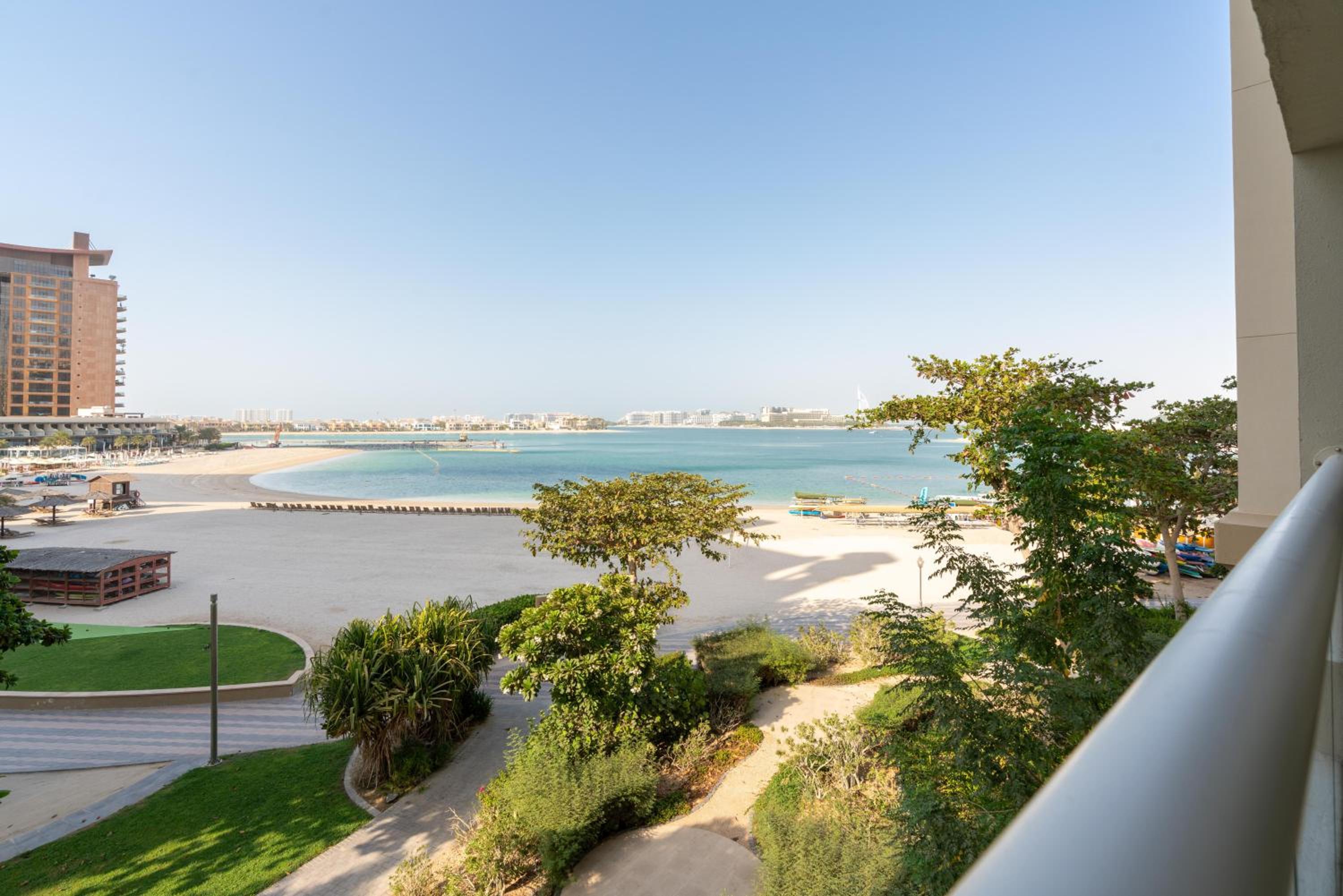 Welcoming 1 Bedroom Palm Jumeirah with sea View