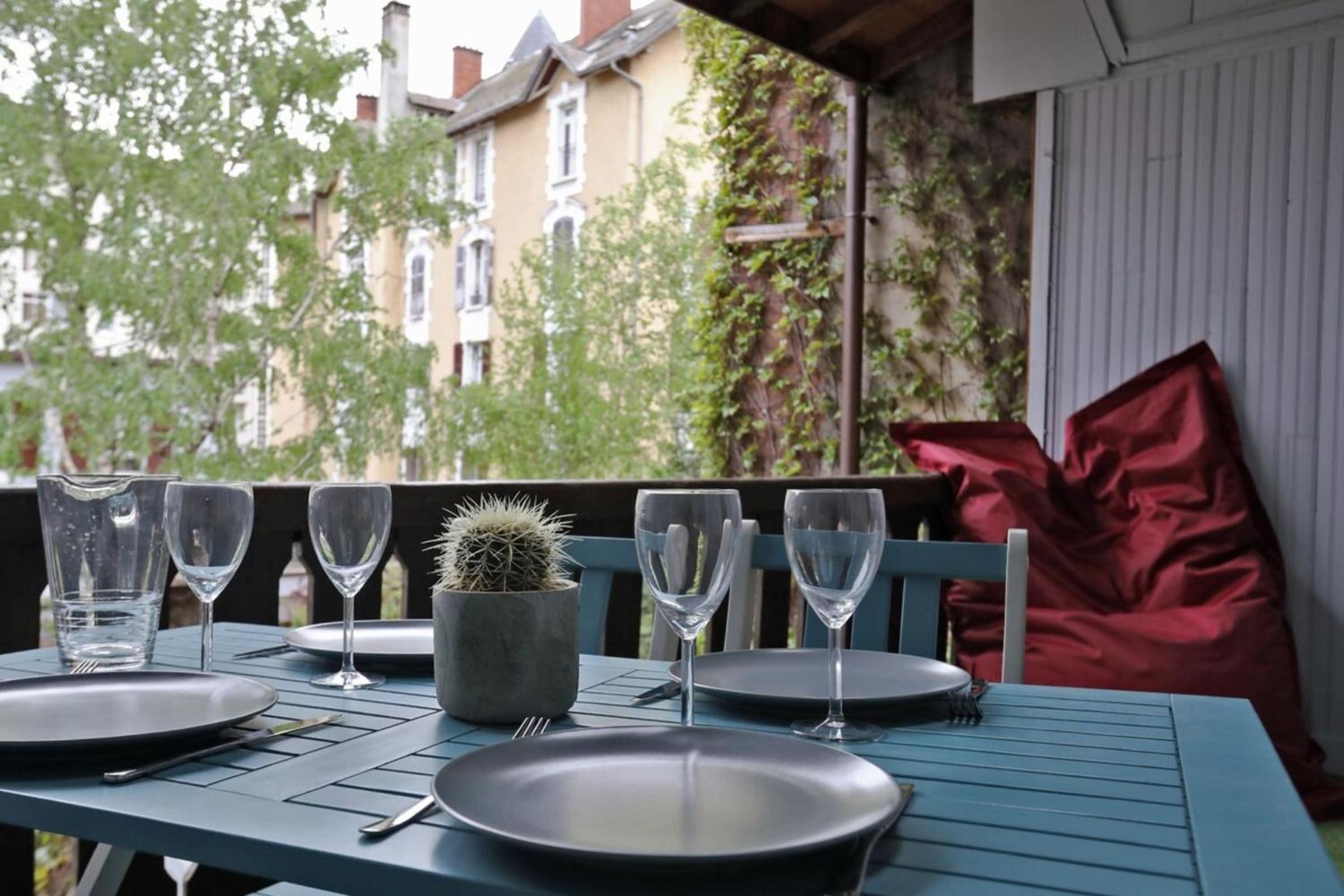 55 m2 Apart with big terrace in Annecy downtown