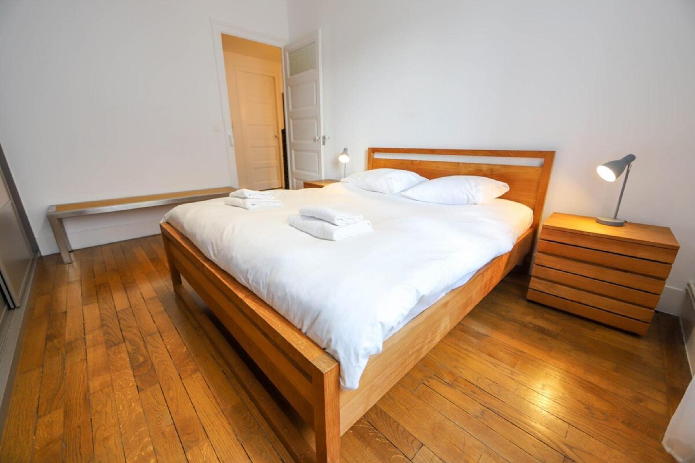 Cozy comfort 3 mins from the lake - parking
