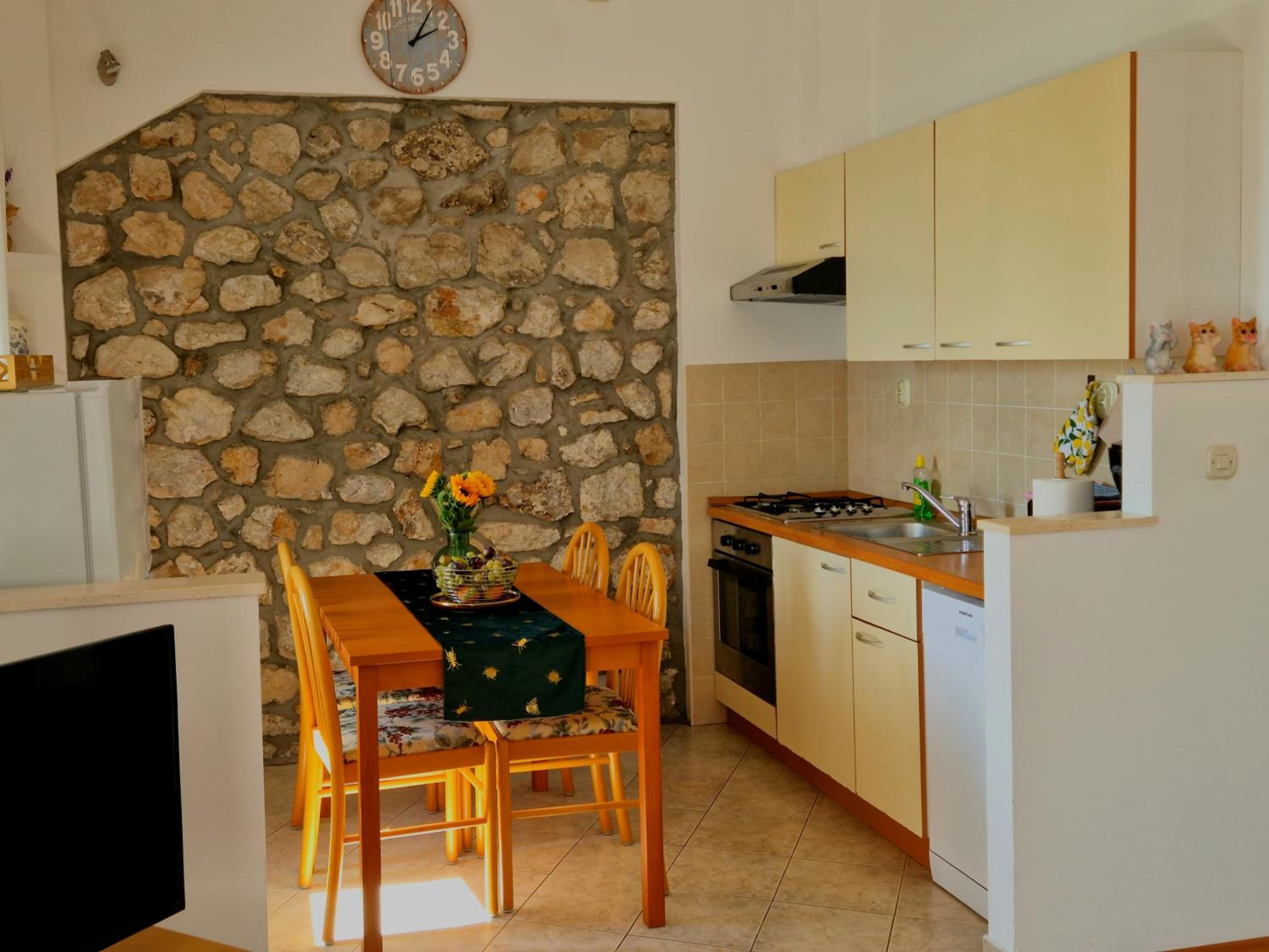 Paula Apartment - Green home by the sea view 3