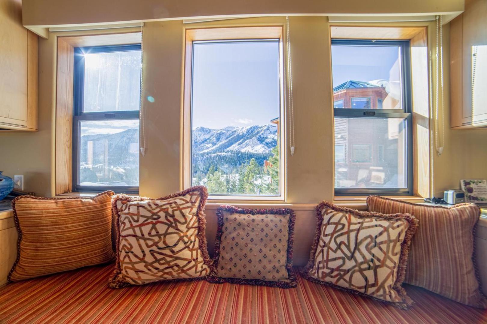 #371 - Ski-In Ski-Out Pet-Friendly Home, Mountain Views & Private Spa