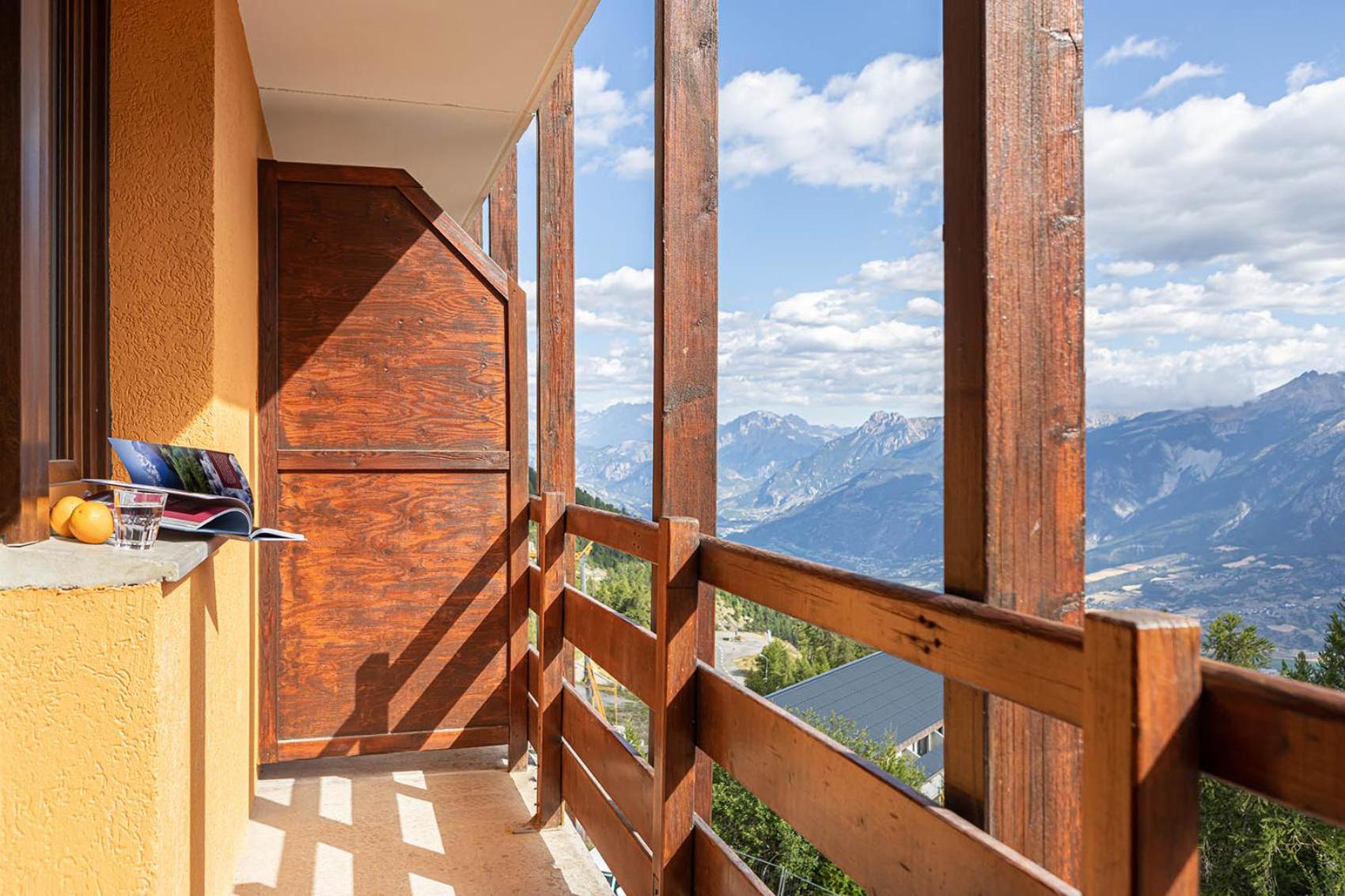 balcony