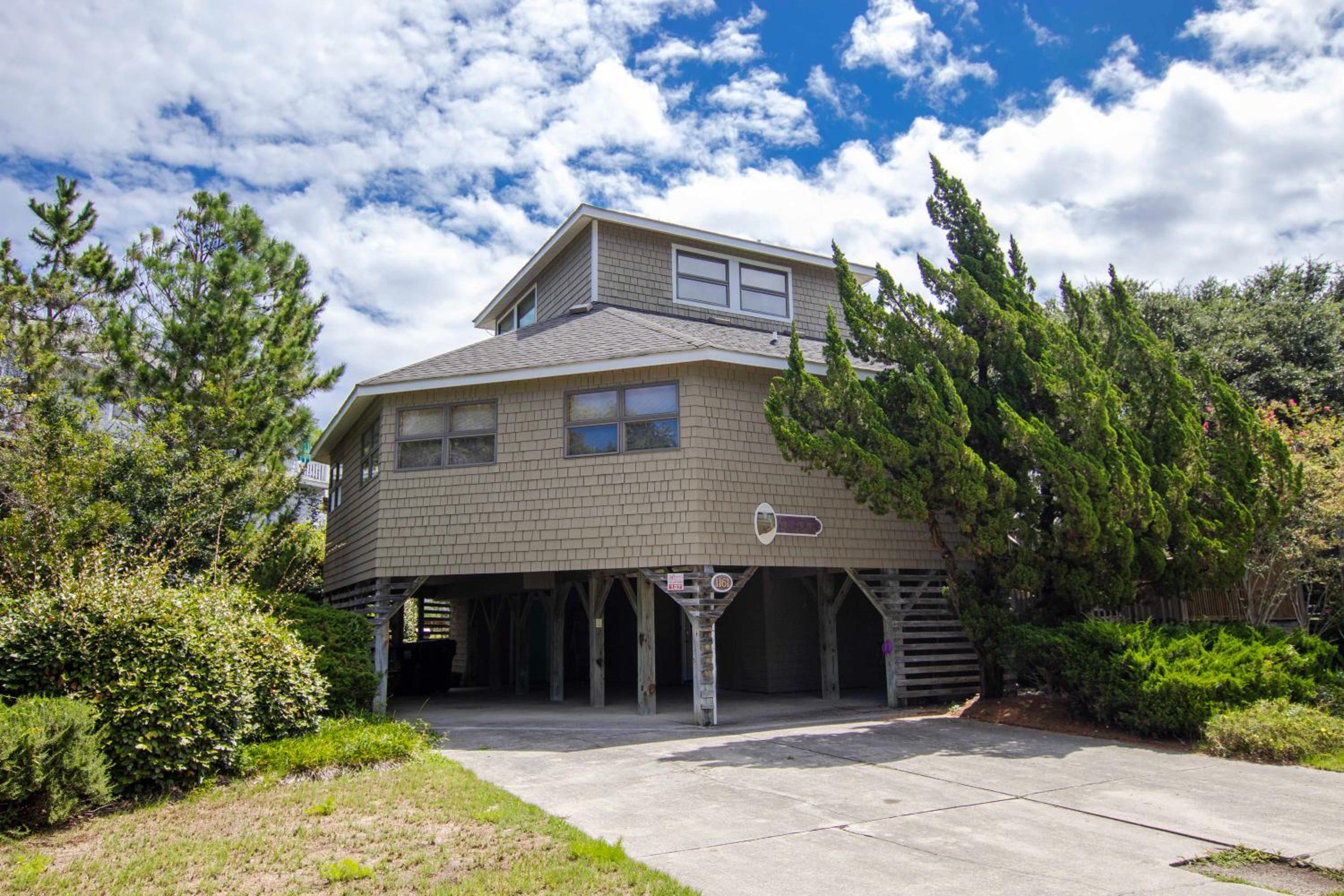 137, Sandpiper- Oceanside, Hot Tub, Close to Beach and Community Amenities!