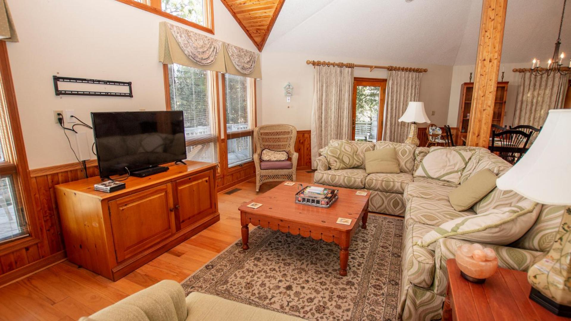 137, Sandpiper- Oceanside, Hot Tub, Close to Beach and Community Amenities!