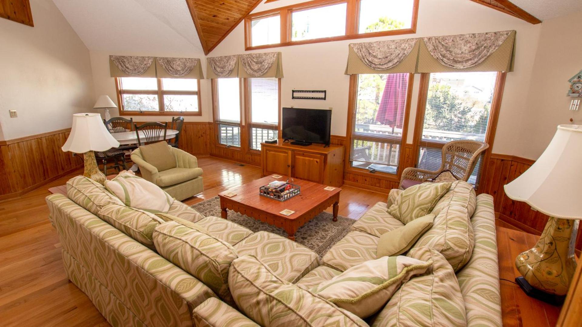 137, Sandpiper- Oceanside, Hot Tub, Close to Beach and Community Amenities!