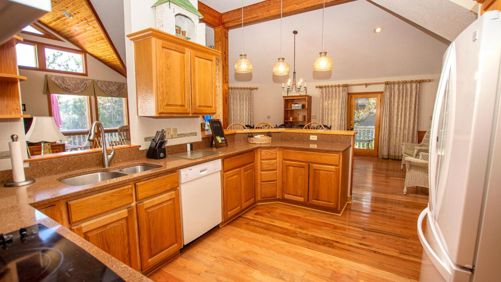 137, Sandpiper- Oceanside, Hot Tub, Close to Beach and Community Amenities!