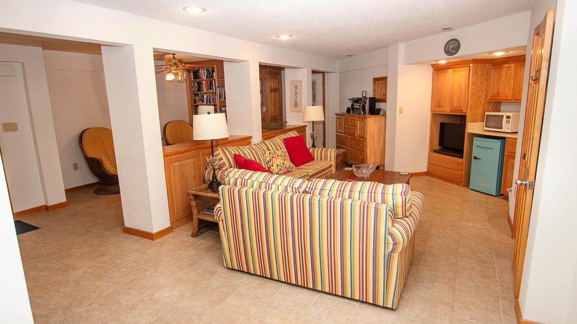 137, Sandpiper- Oceanside, Hot Tub, Close to Beach and Community Amenities!