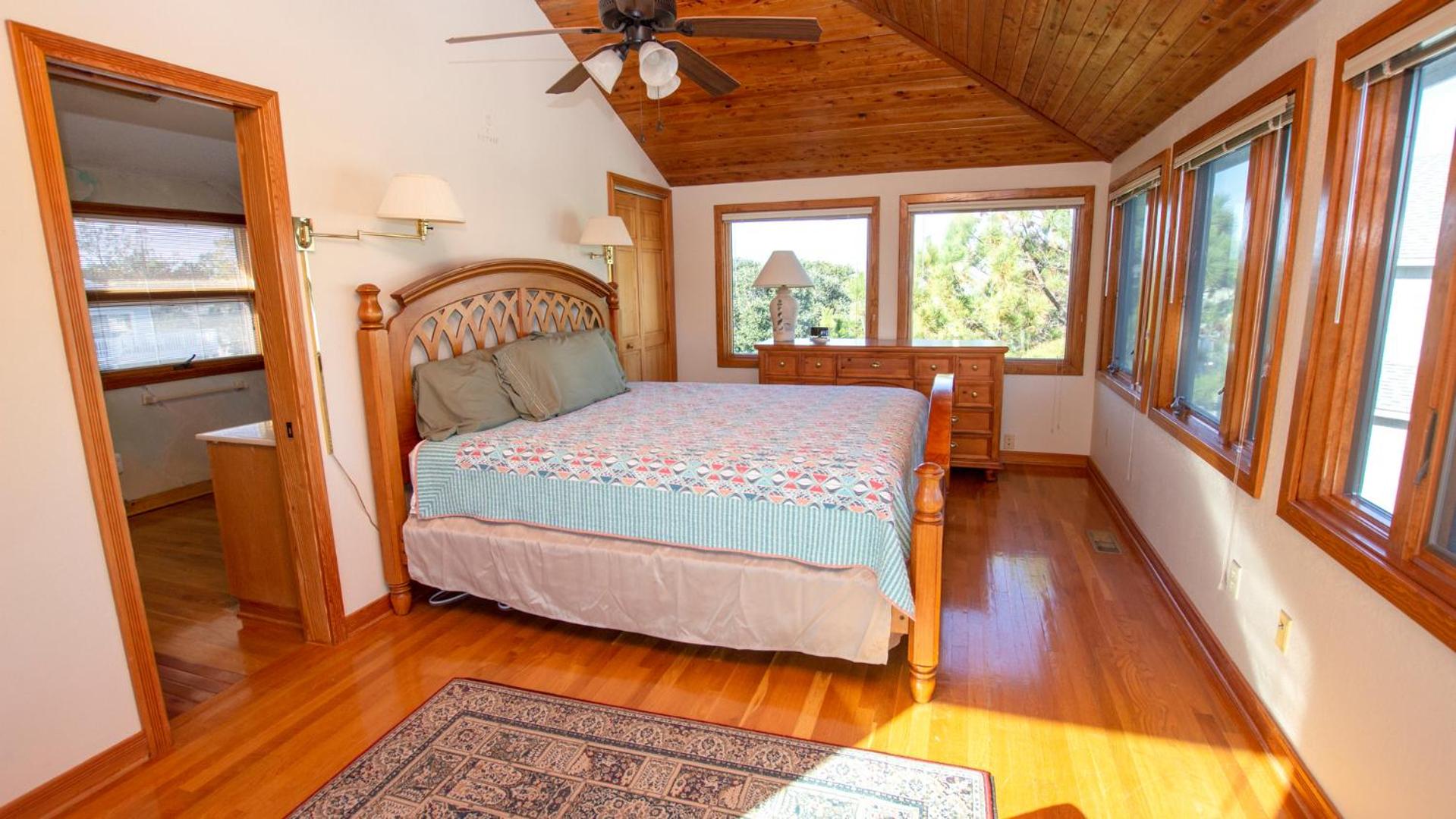 137, Sandpiper- Oceanside, Hot Tub, Close to Beach and Community Amenities!