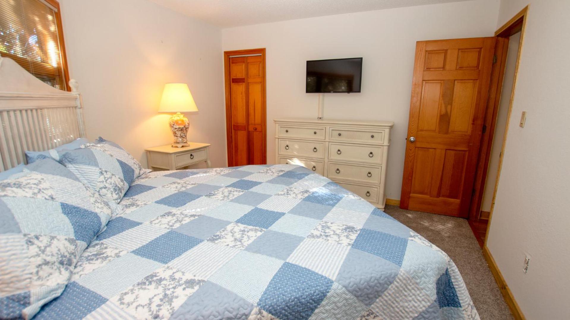 137, Sandpiper- Oceanside, Hot Tub, Close to Beach and Community Amenities!