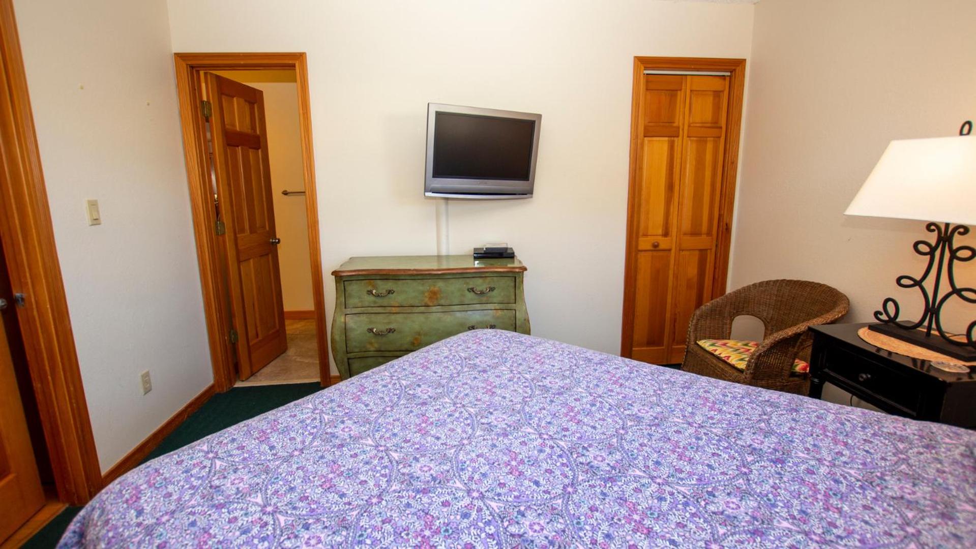 137, Sandpiper- Oceanside, Hot Tub, Close to Beach and Community Amenities!