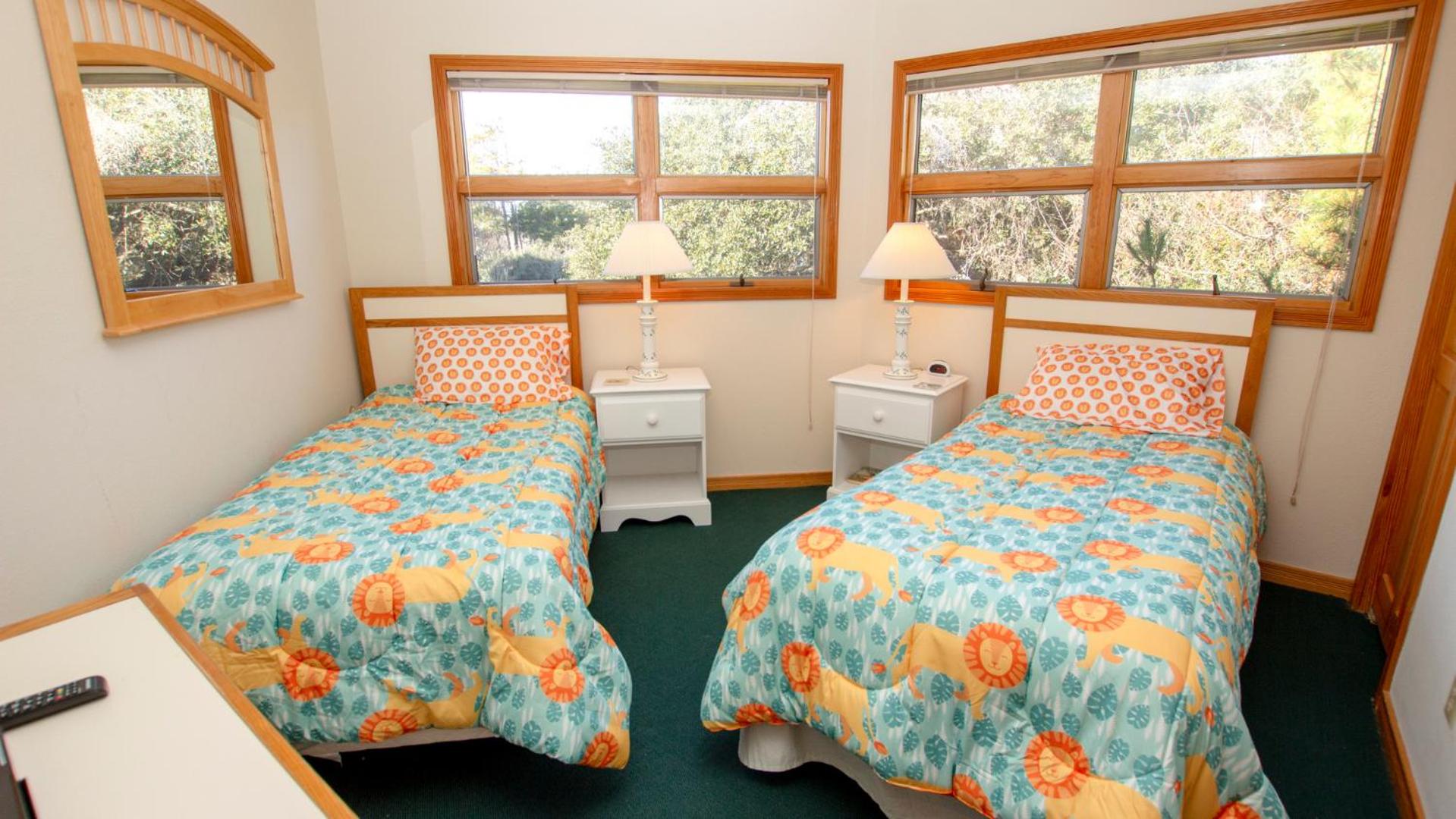 137, Sandpiper- Oceanside, Hot Tub, Close to Beach and Community Amenities!