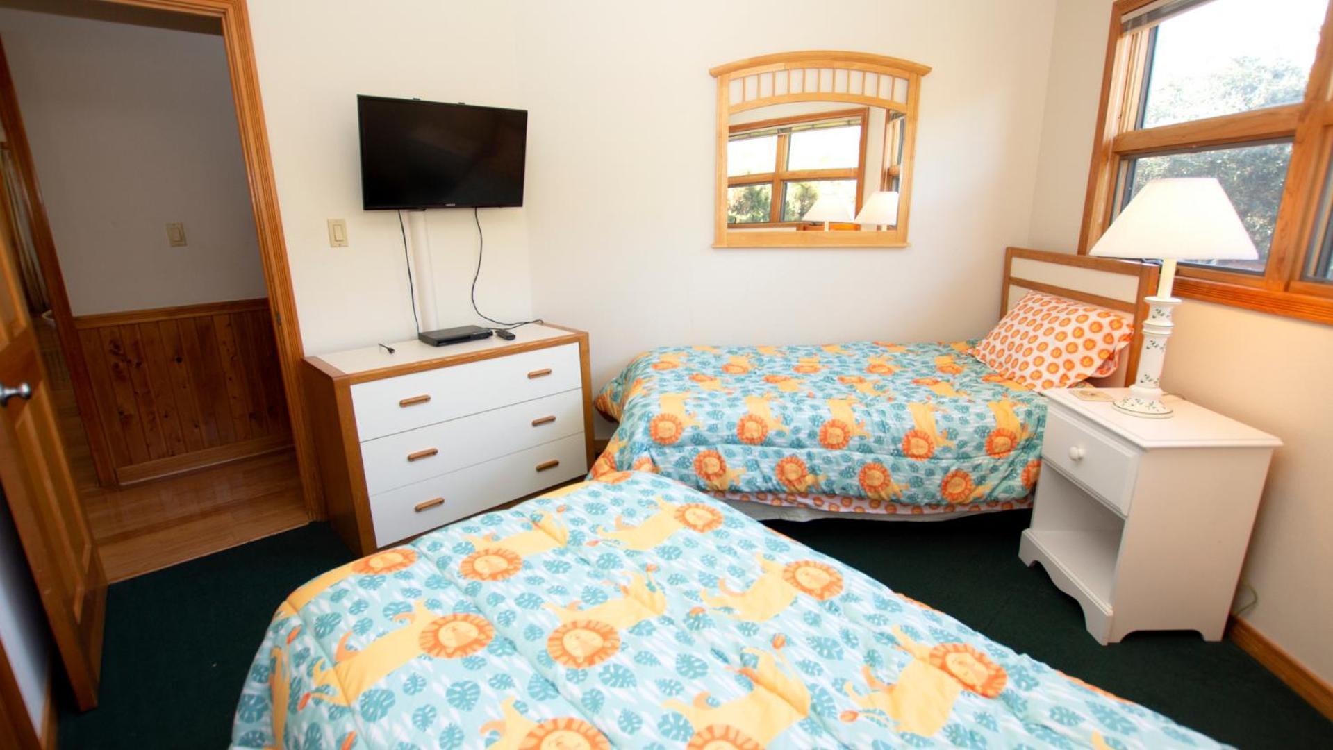 137, Sandpiper- Oceanside, Hot Tub, Close to Beach and Community Amenities!