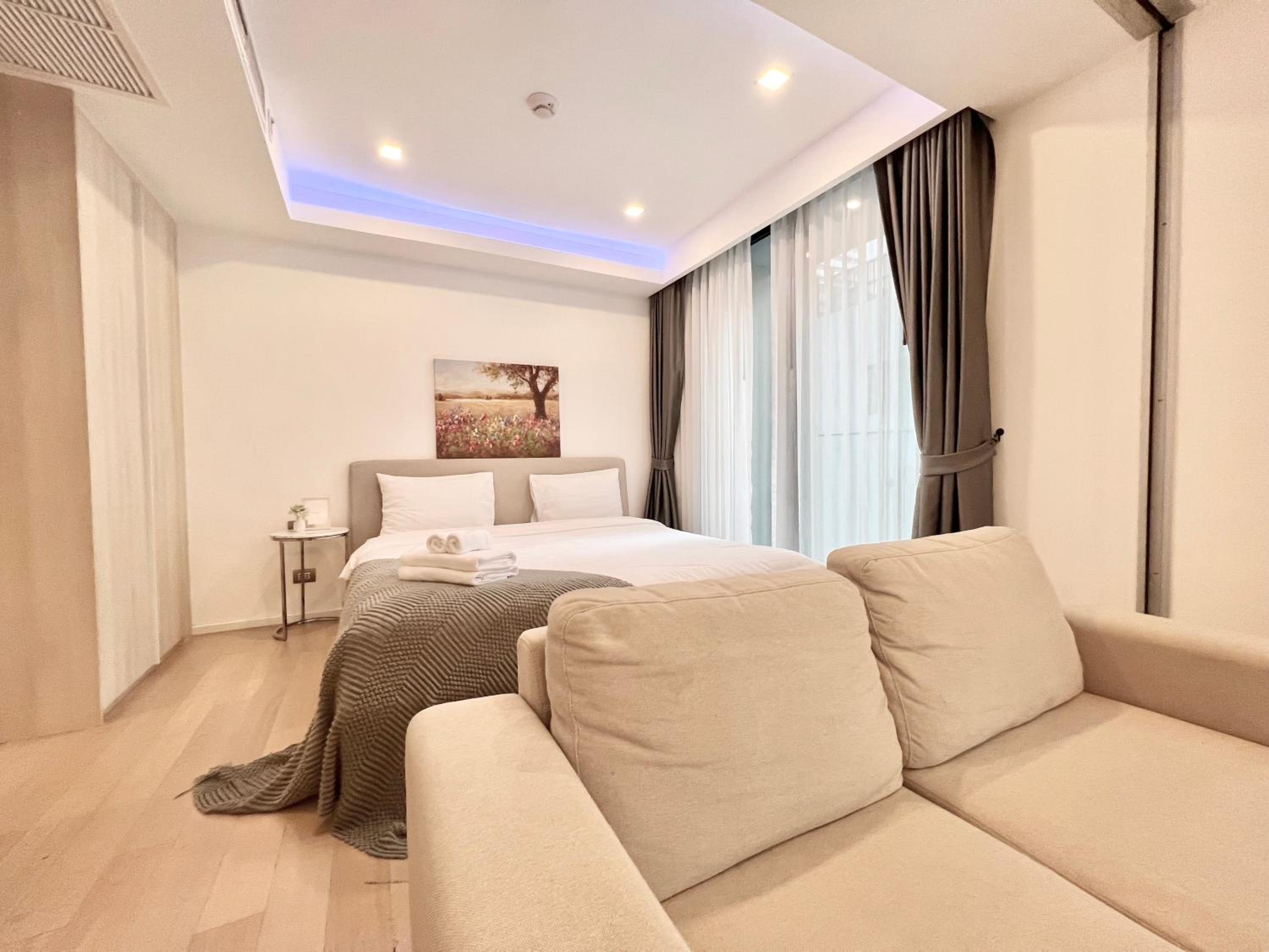 Circle Sukhumvit 11#Luxury#Pool#Gym#BTS Nana&MRT Sukhumvit#1BR#Max2ppl
