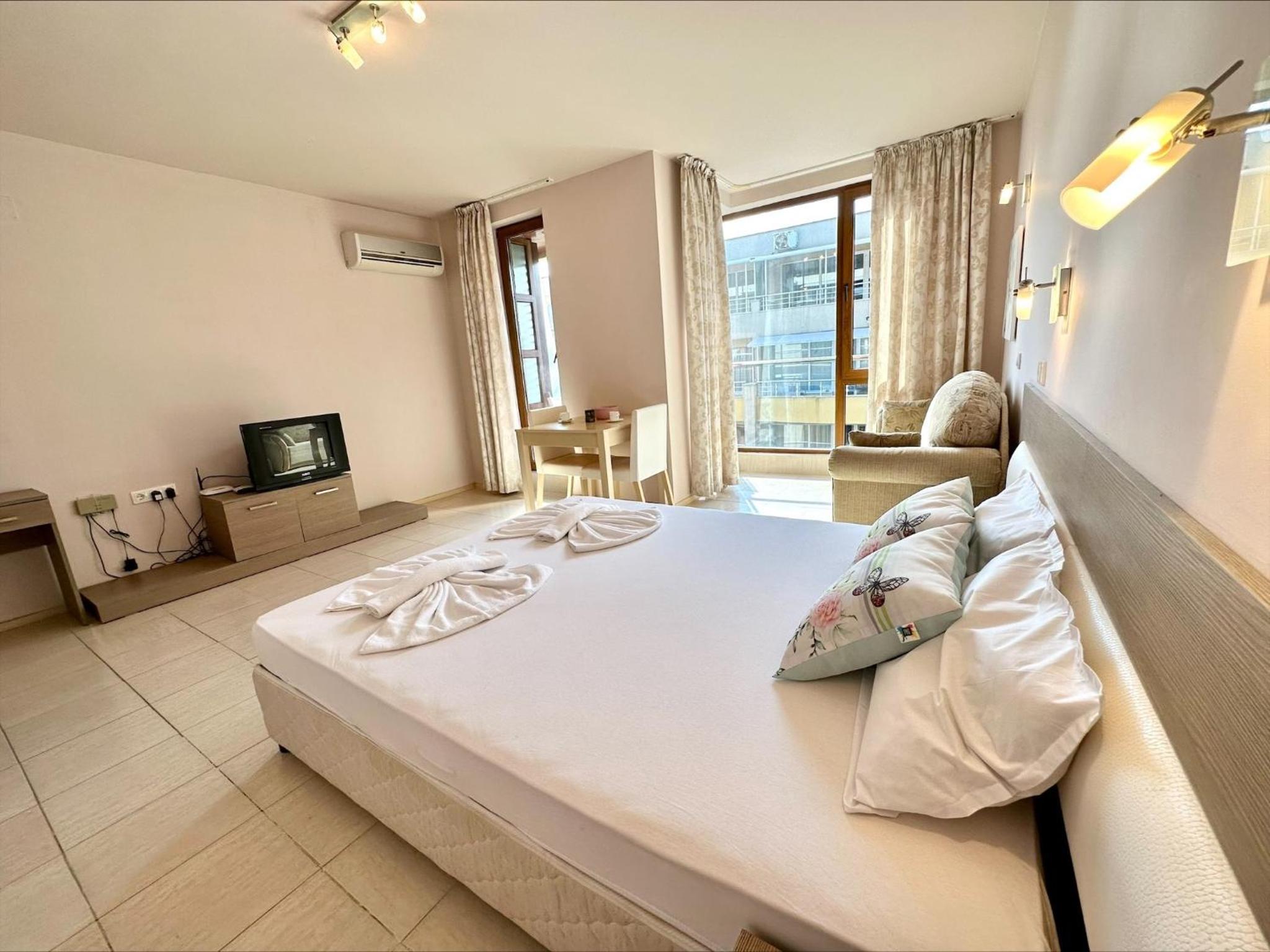 Pomorie Bay - Menada Apartments