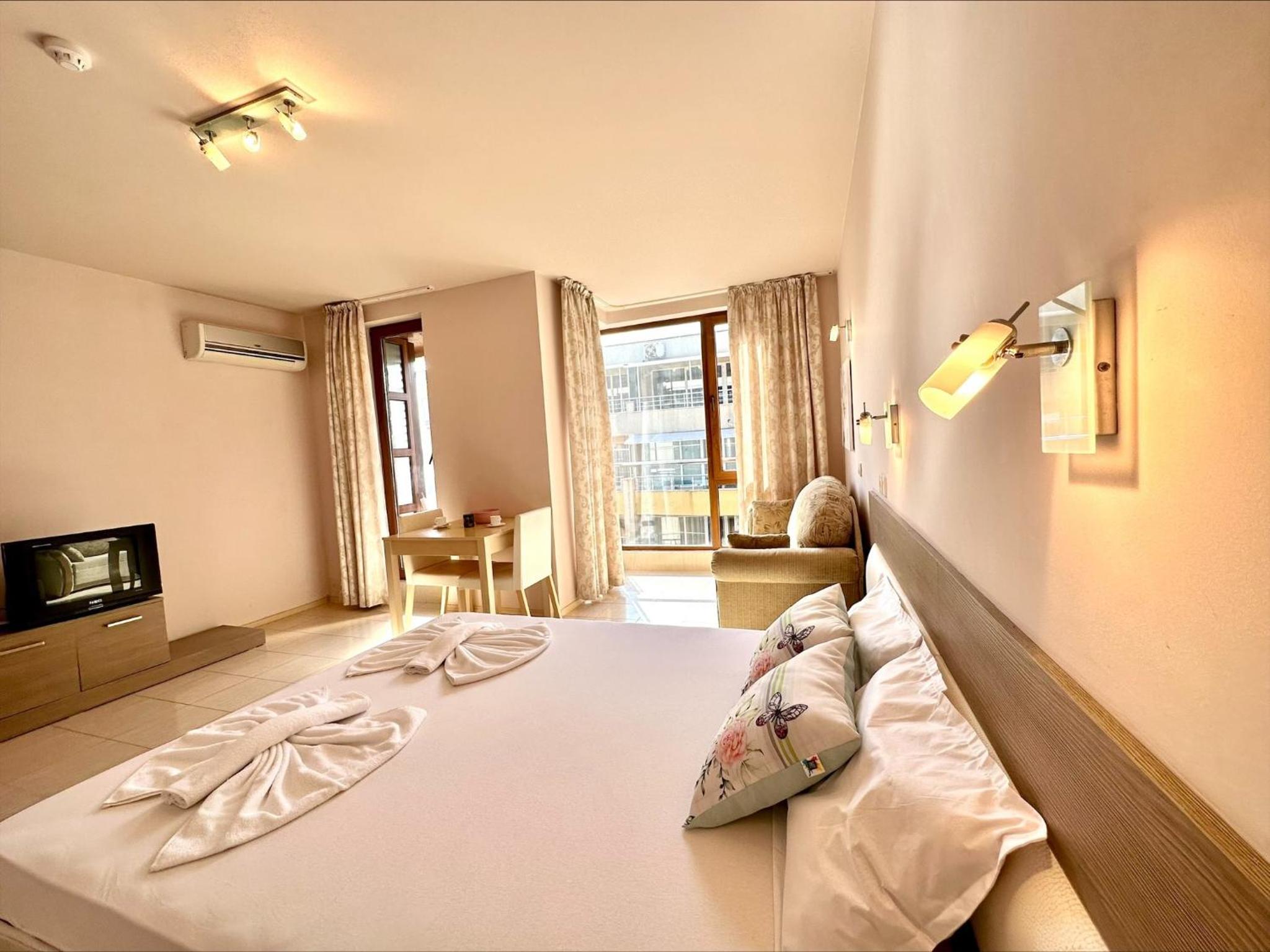Pomorie Bay - Menada Apartments