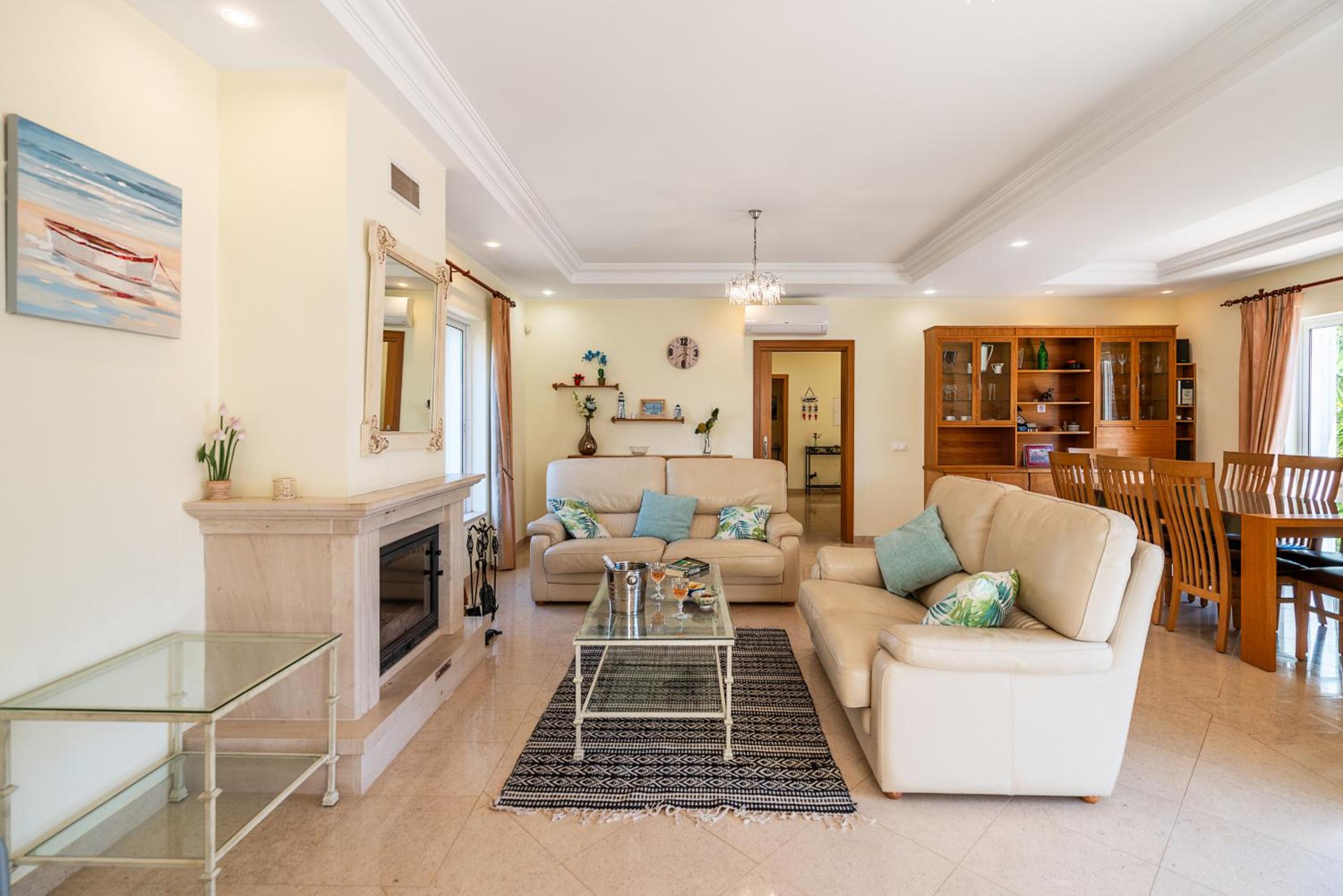 Villa Fantasia - NEW RENTAL 4 Bedroom with Private Pool 650 Meters to The Vau Beach — photo 4