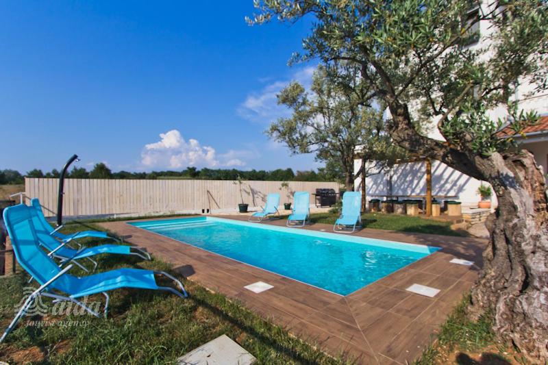 Holiday Home lynn view 4