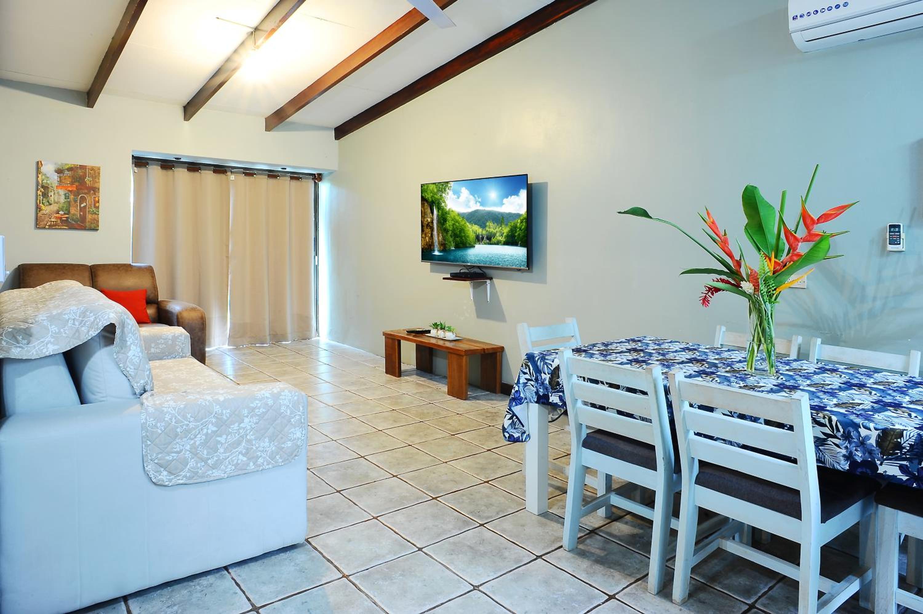 Private Fully Furnished Home at Wide Mouth Frog Hostel Quepos