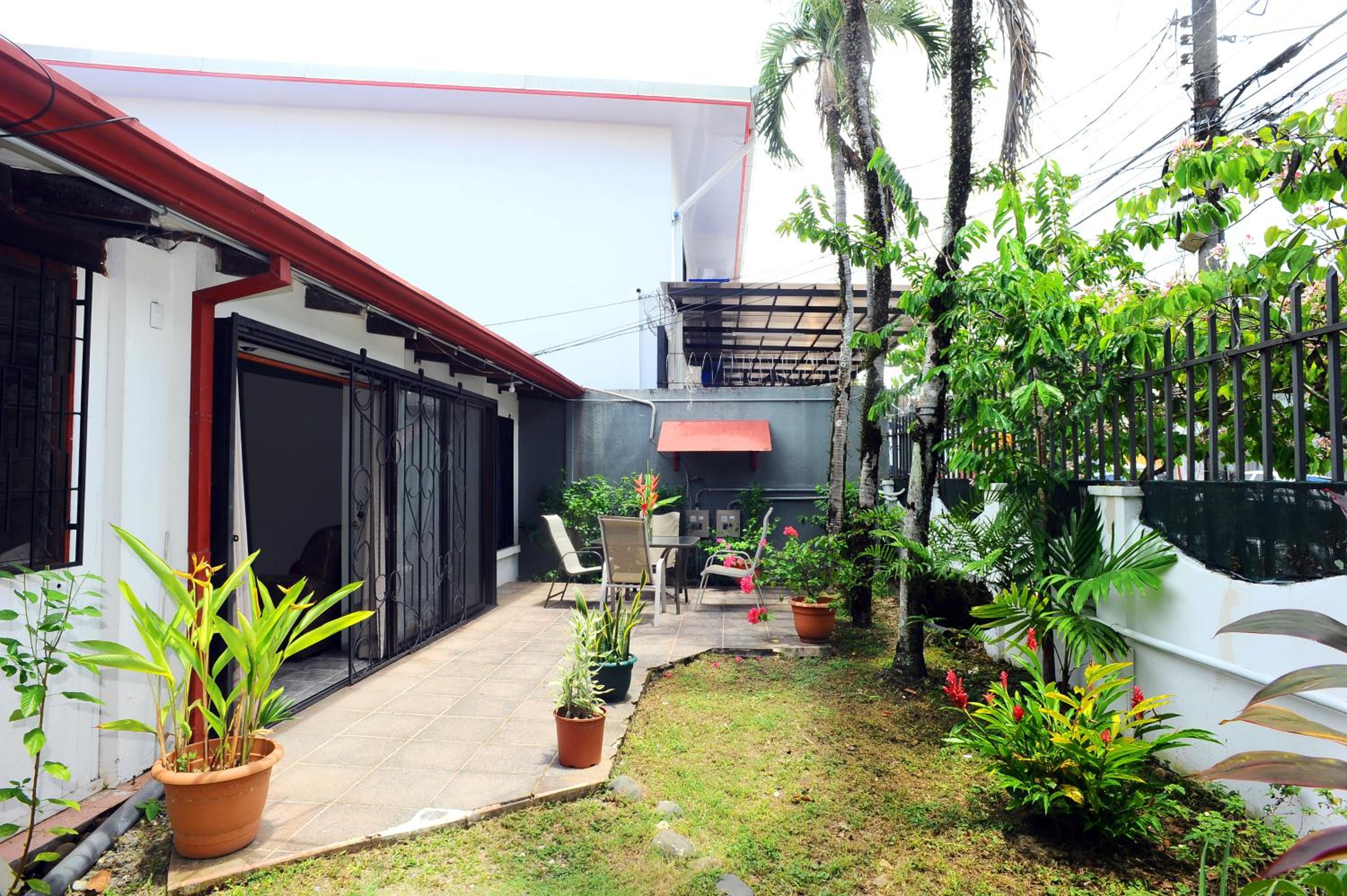 Private Fully Furnished Home at Wide Mouth Frog Hostel Quepos view 5