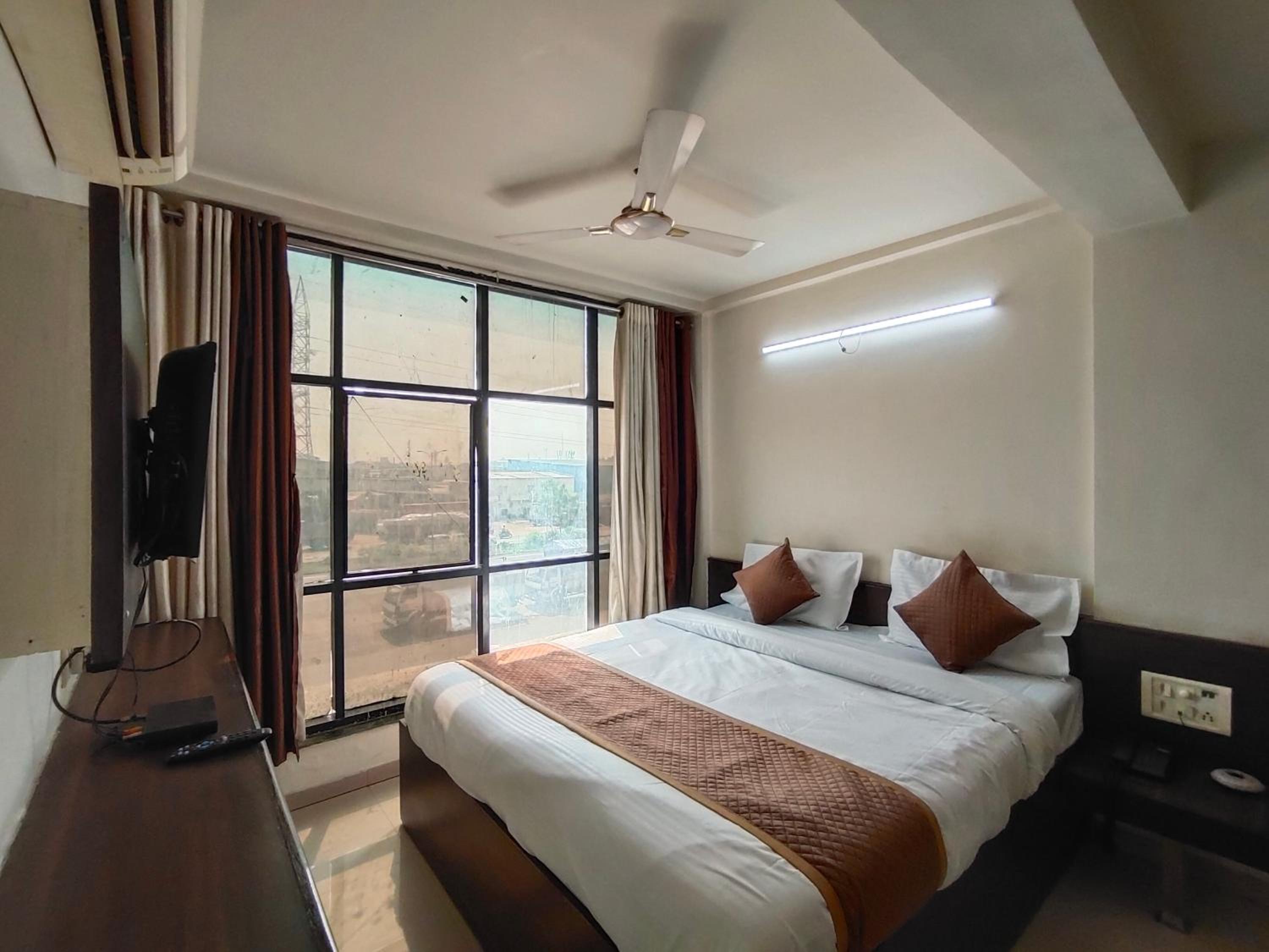 Hotel Palm Residency