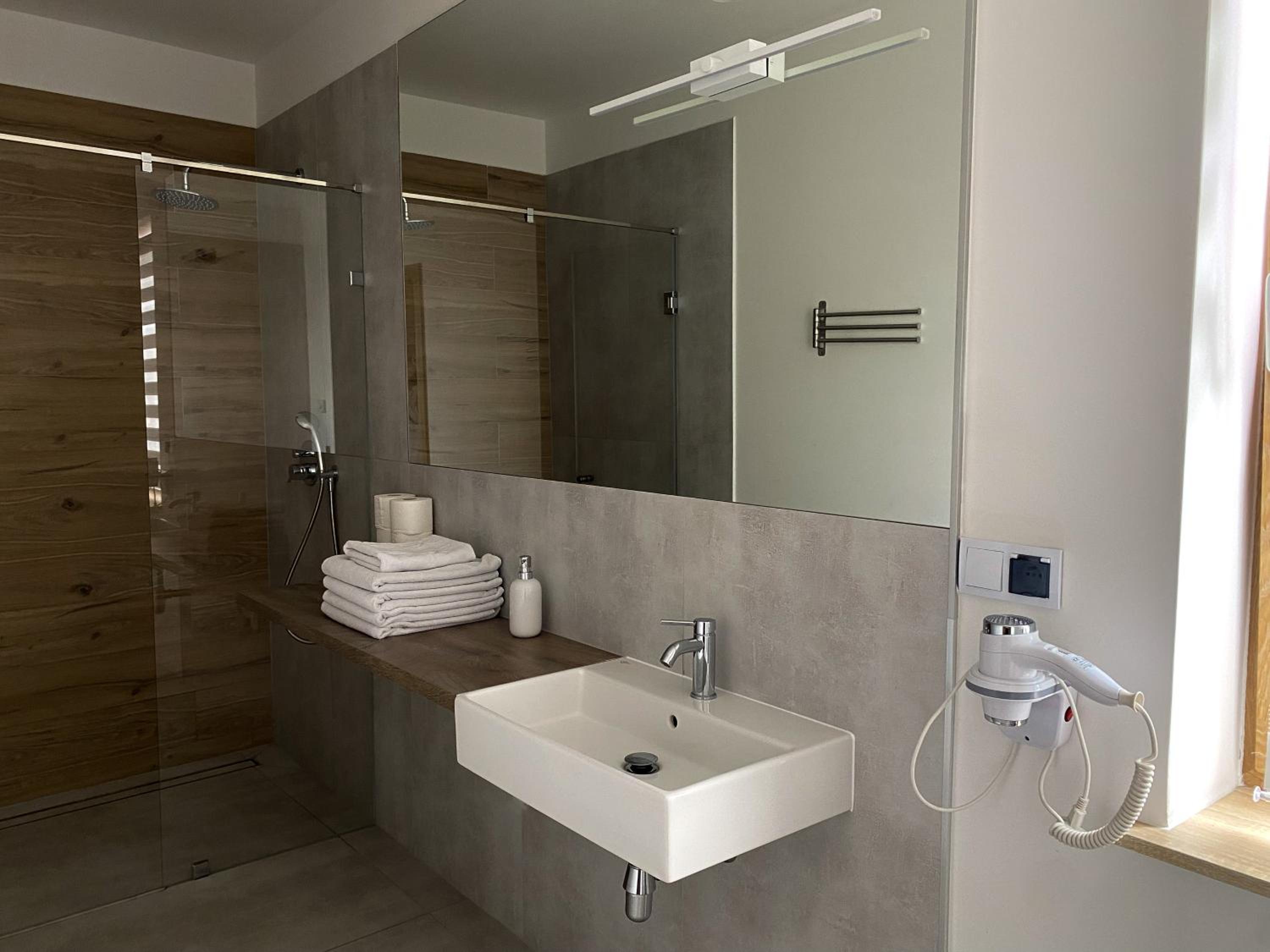 Tanie Noclegi Gliwice - Apartamenty Łowicka 28
