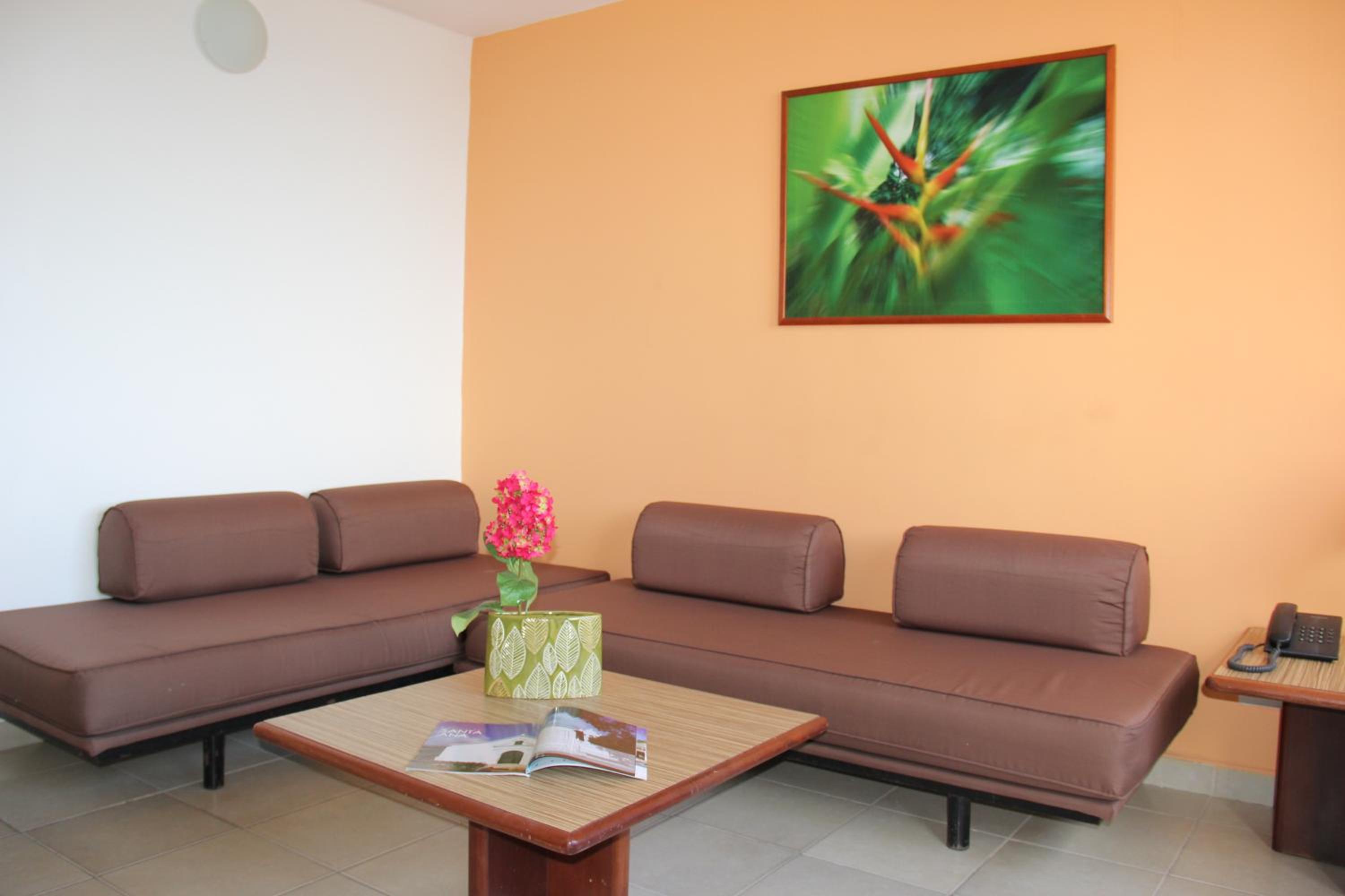 Lobby & Reception