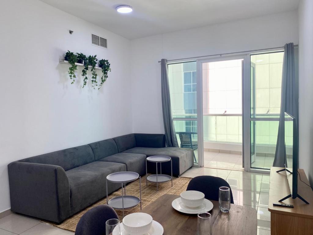 Lovely Dubai Marina Apt - Partial Sea view