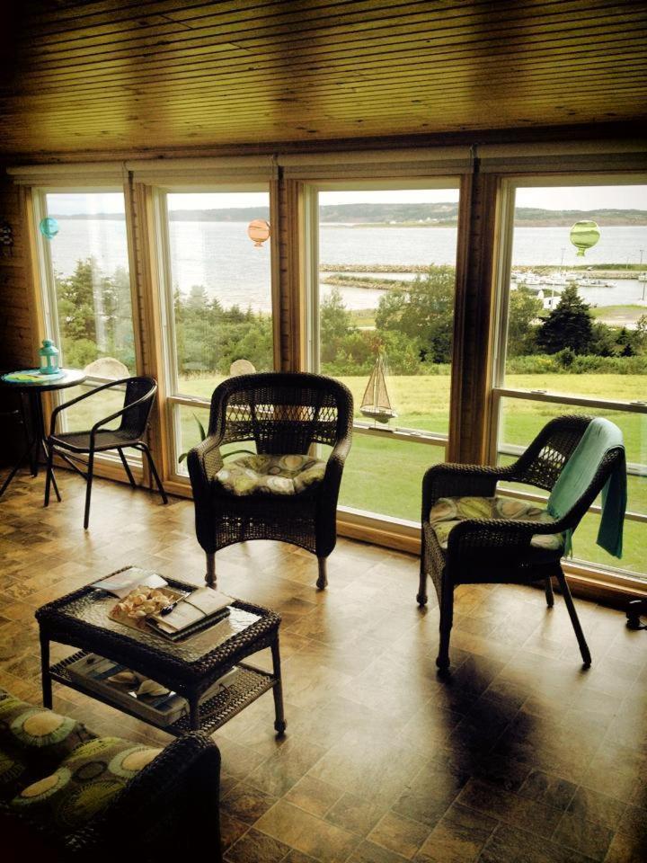 Gillies by the Sea Apartment and Suite