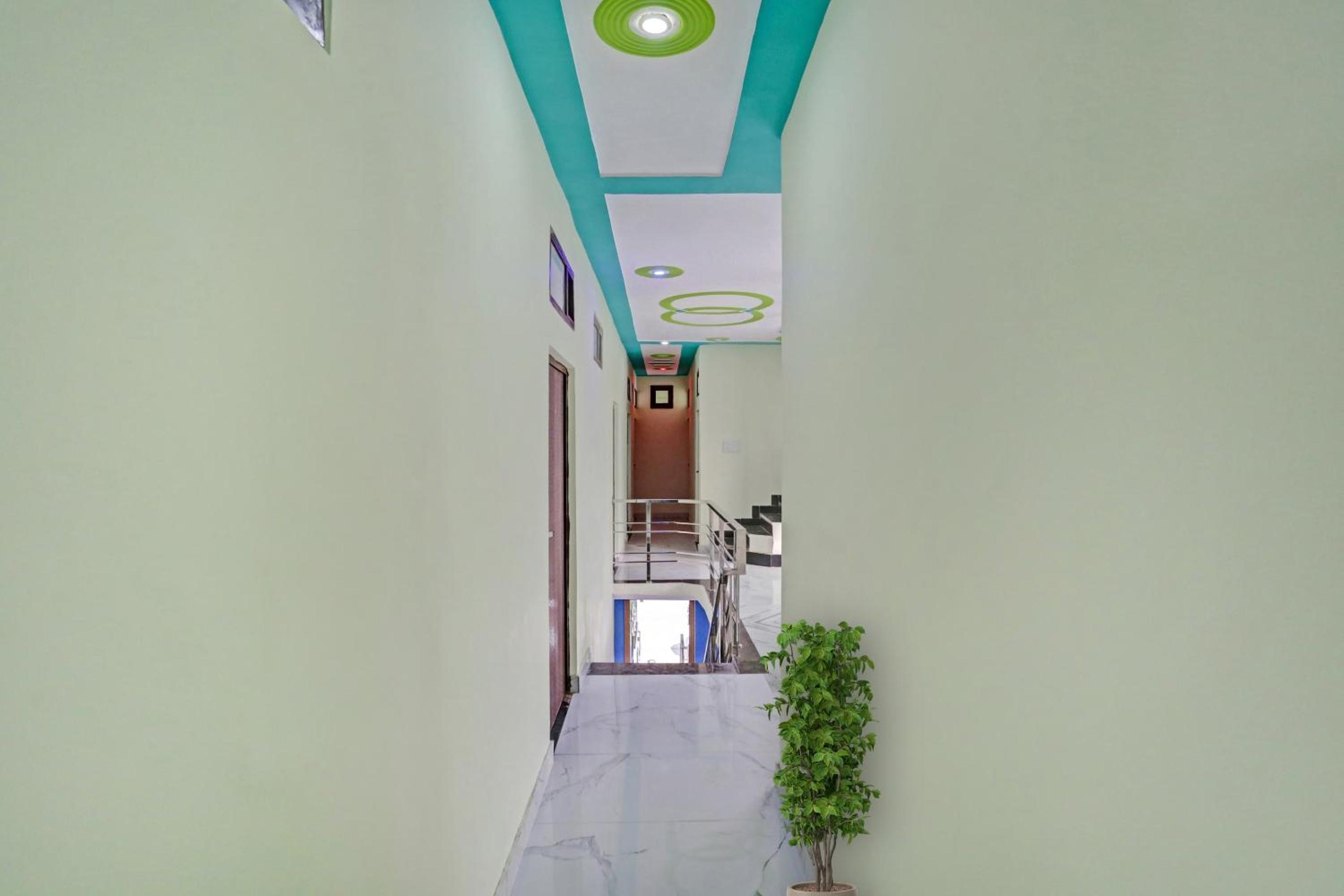 OYO Flagship Green Well Hotel & Restaurant