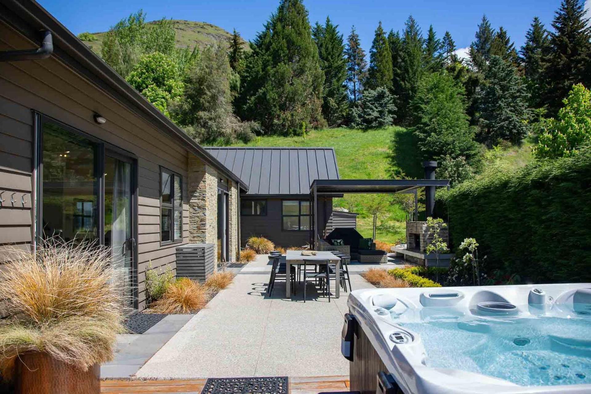 Three Peaks, Queenstown - Spa Pool & Outdoor Fire
