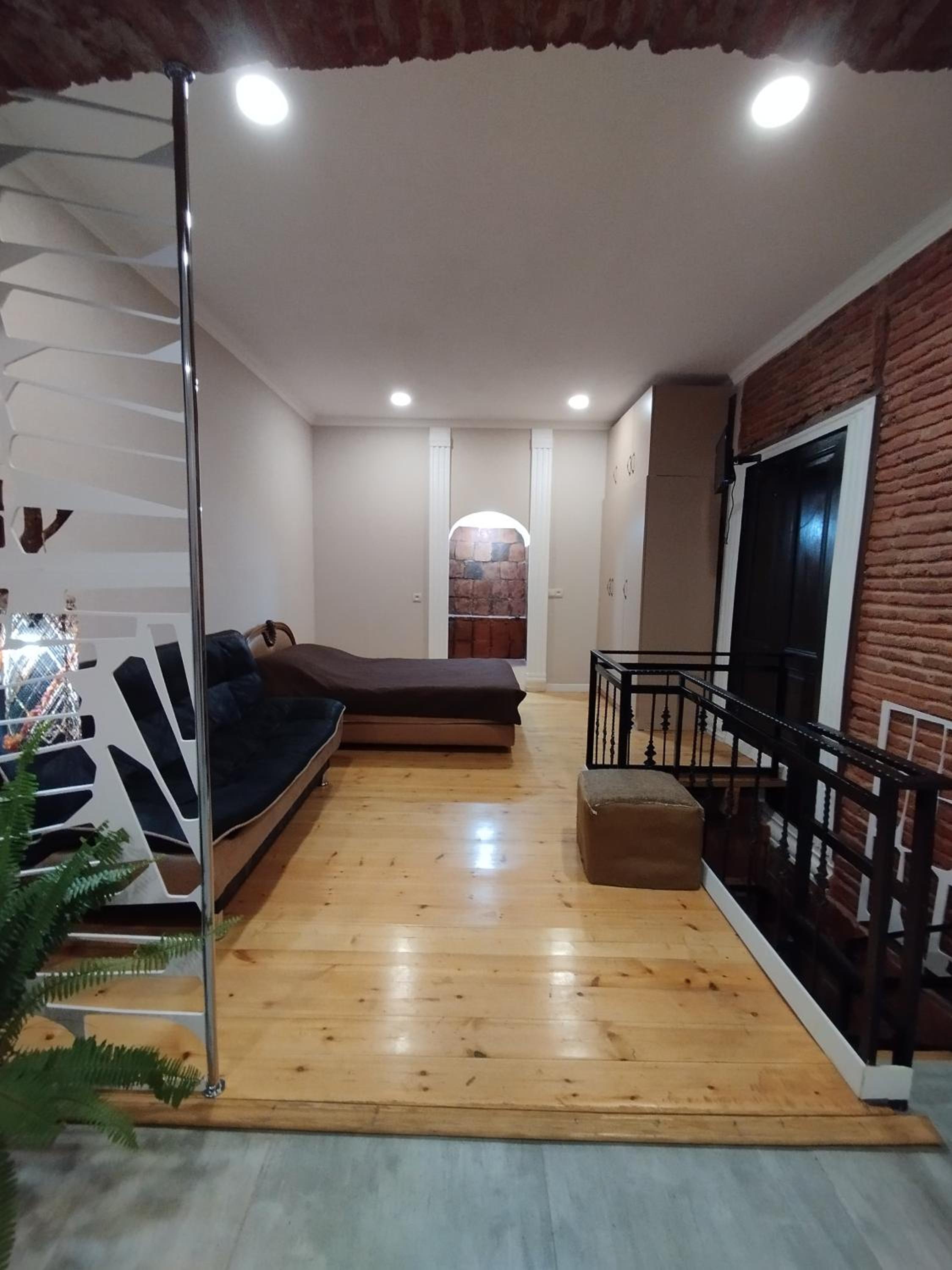 George Apartment