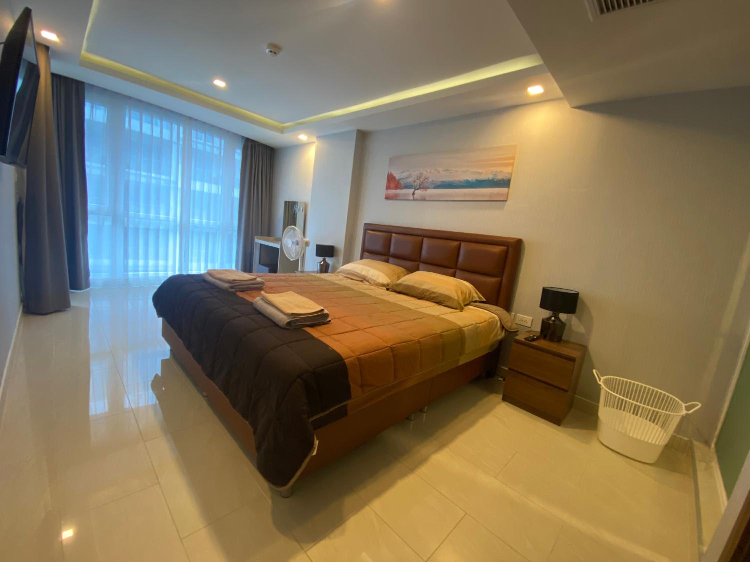 Large Deluxe Condo Grand Avenue Central Pattaya view 4