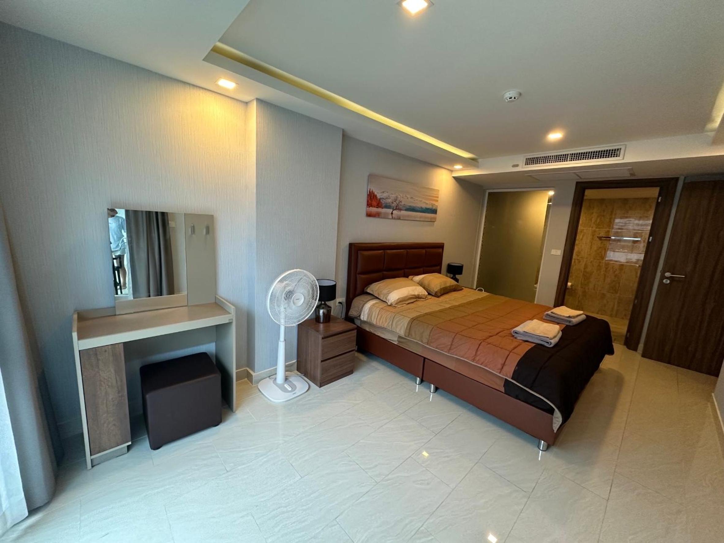 Large Deluxe Condo Grand Avenue Central Pattaya