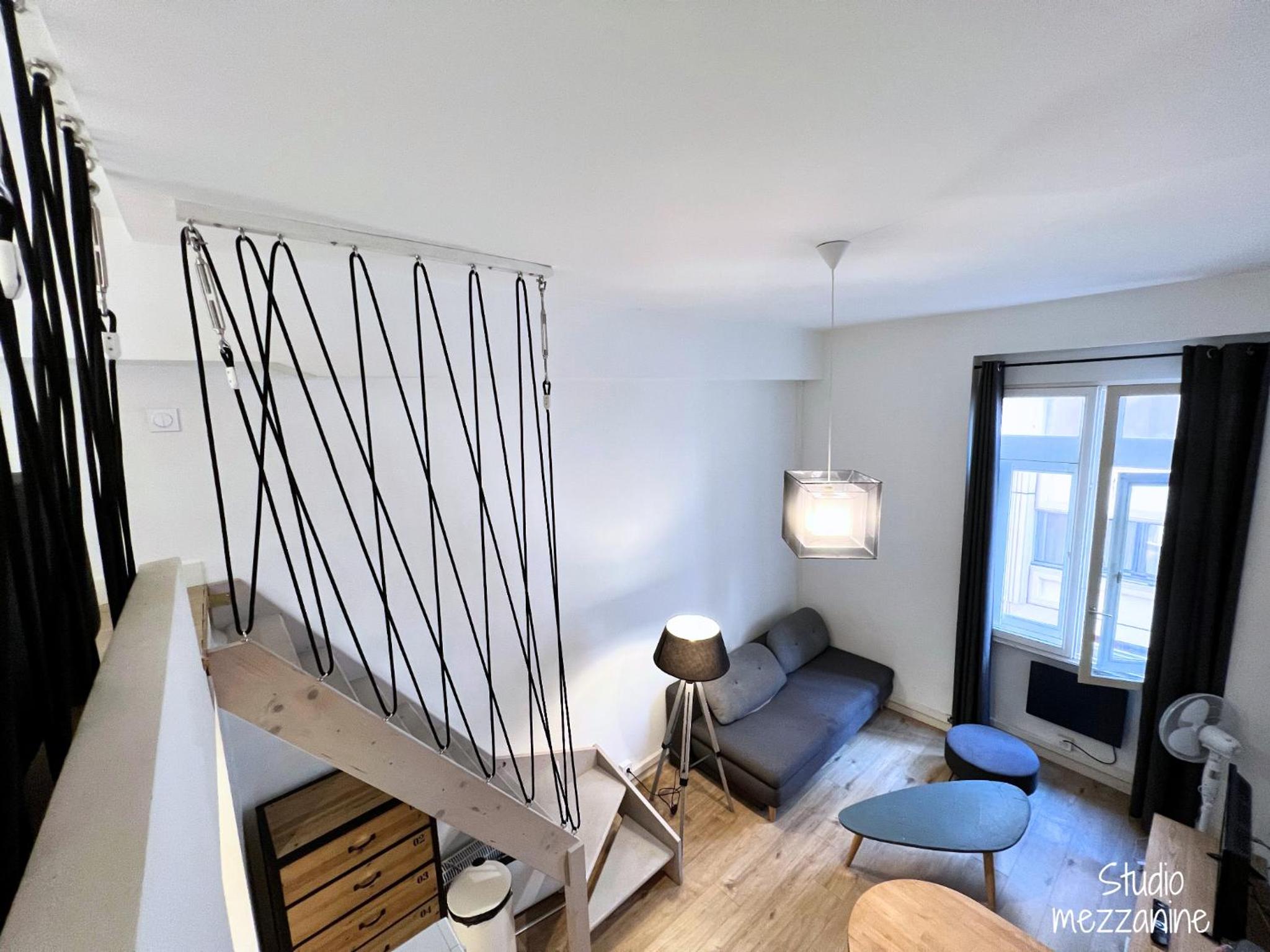 Hyper centre : Appartement Déco Atelier ou Studio Mezzanine view 4