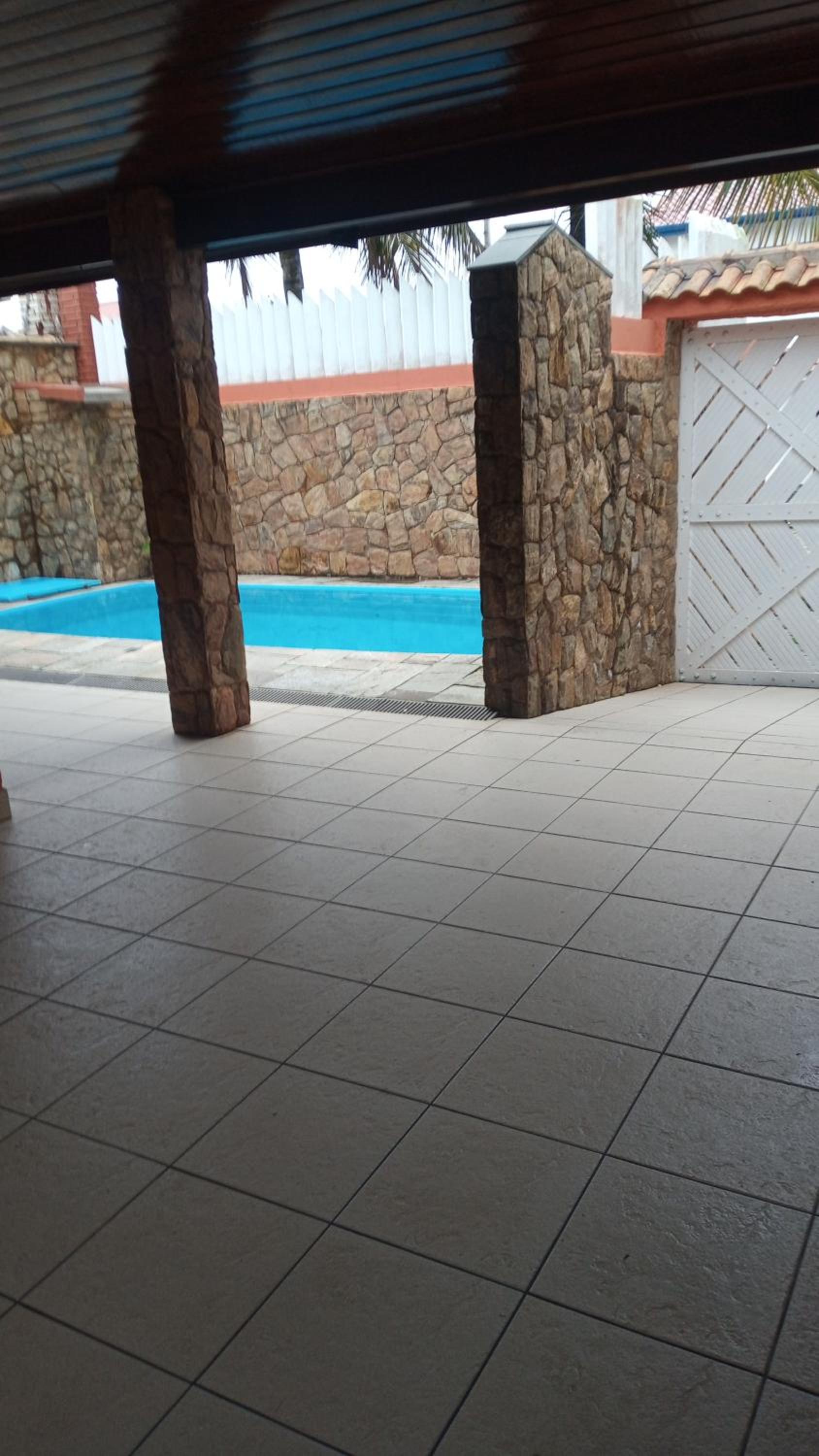 Casa na quadra da Praia de Peruíbe