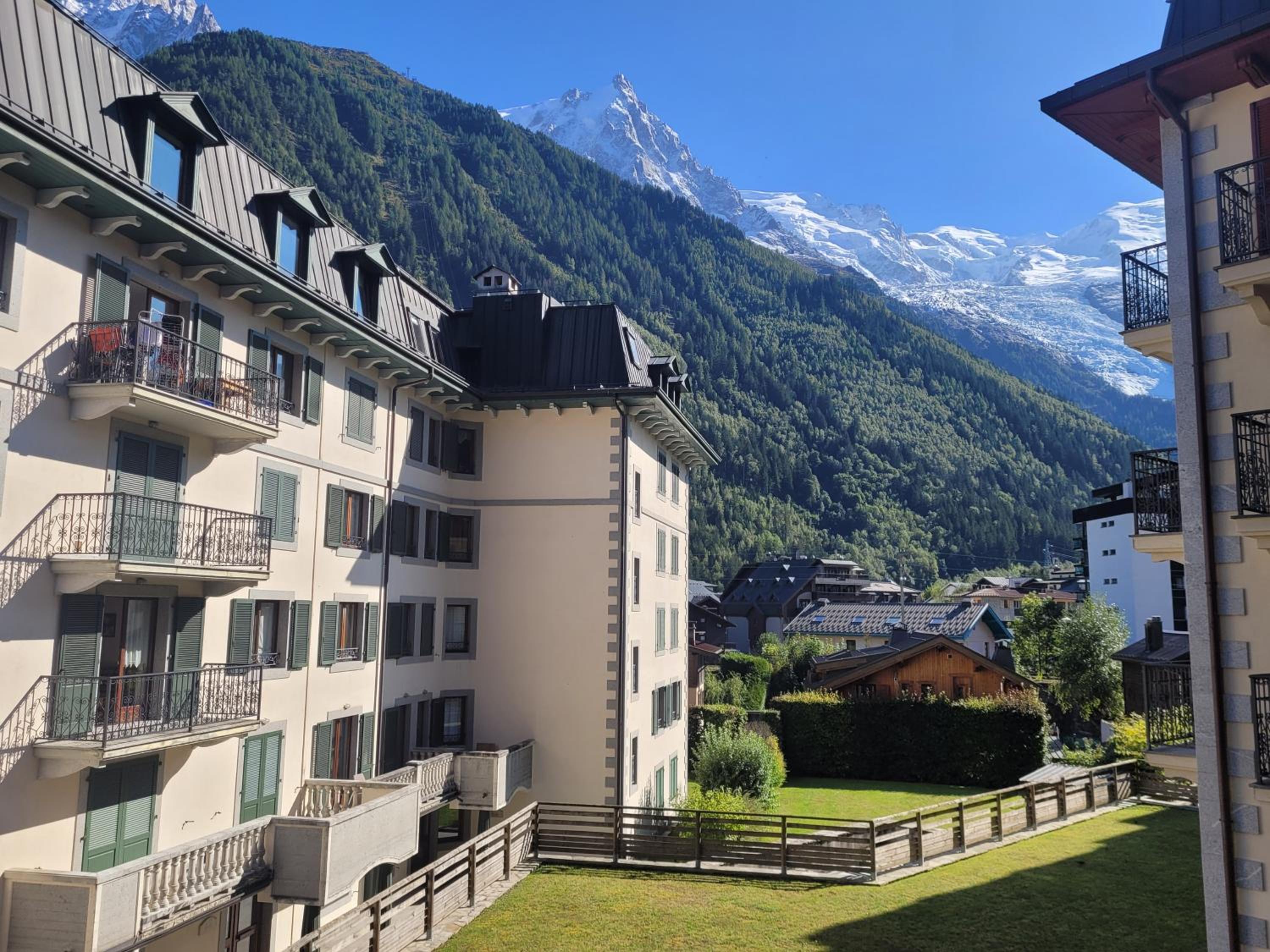 4-star apartments in Chamonix centre with free private parking view 3