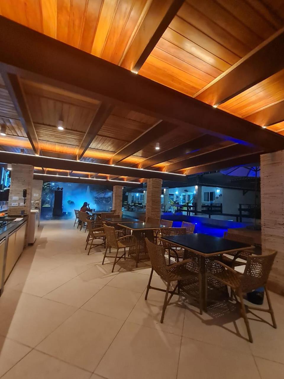Casa de luxo em Porto de Galinhas com funcionária a 50 m do mar