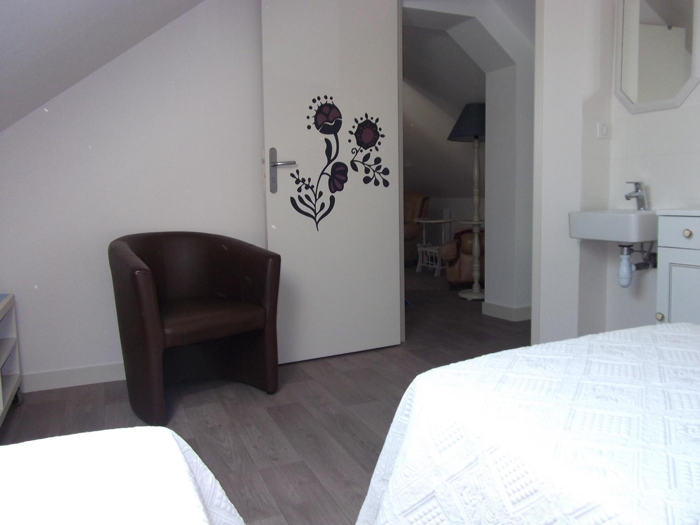 Le Logis Des Grenouilles- Gîtes view 2