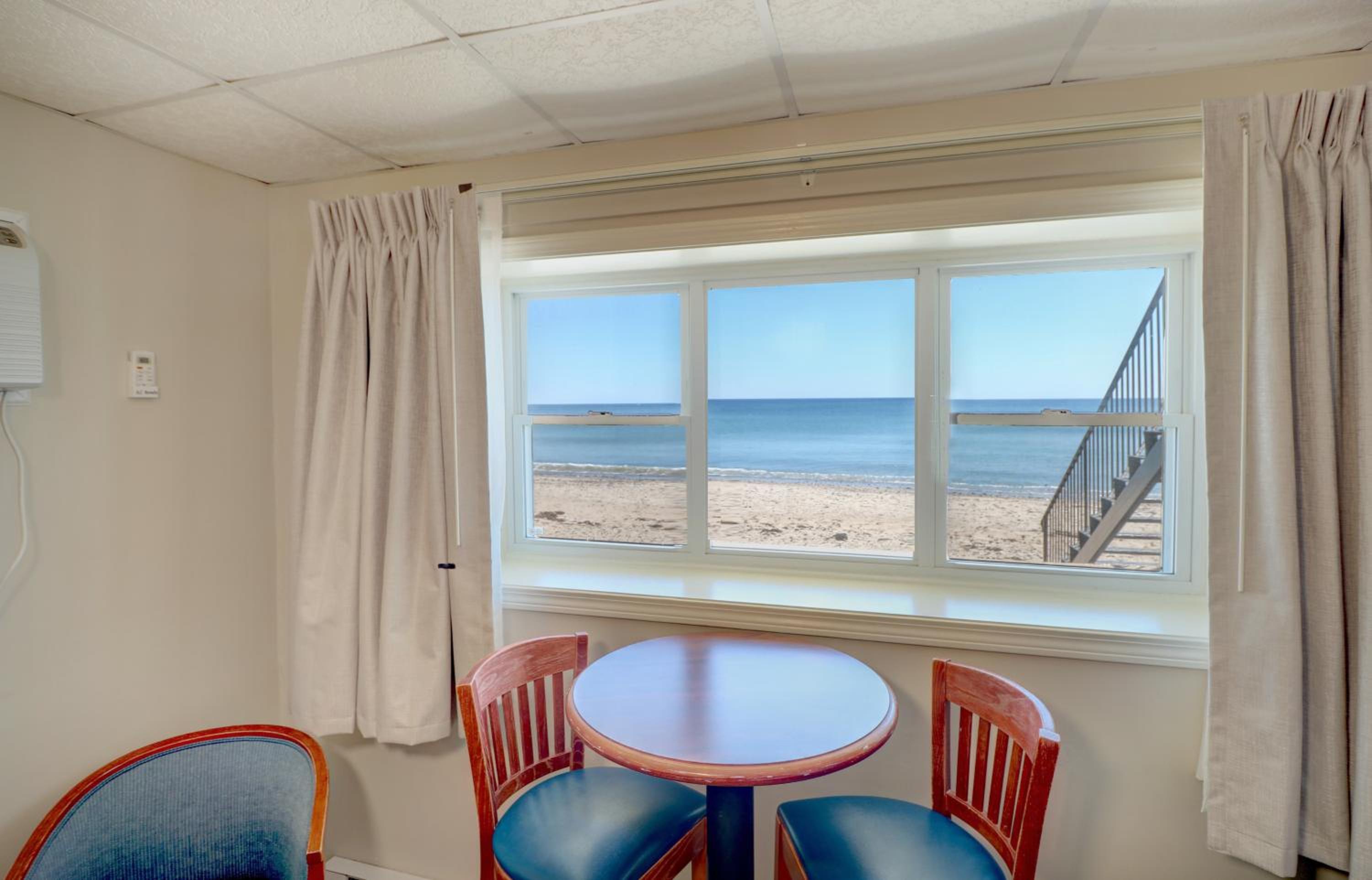 Atlantic Oceanfront Hotel, Wells Beach - Property Image 1
