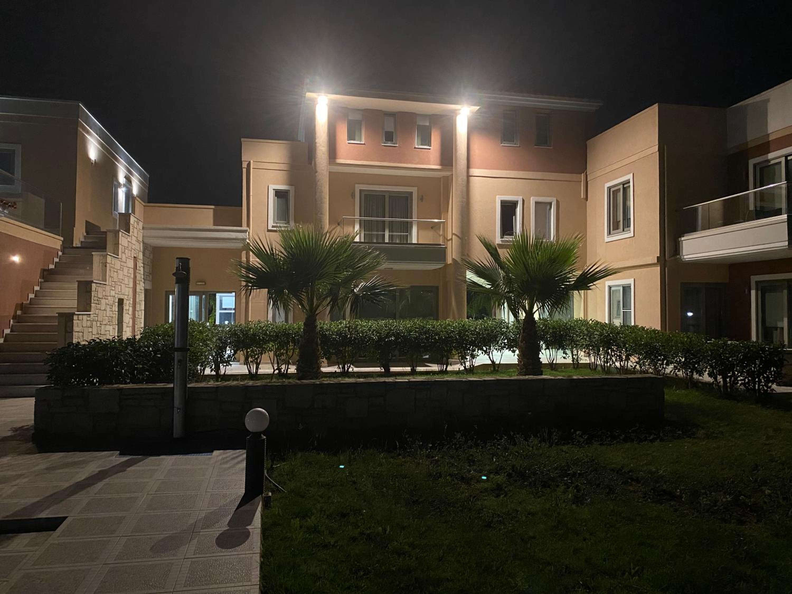 Hotel Golden Victory - Image 1