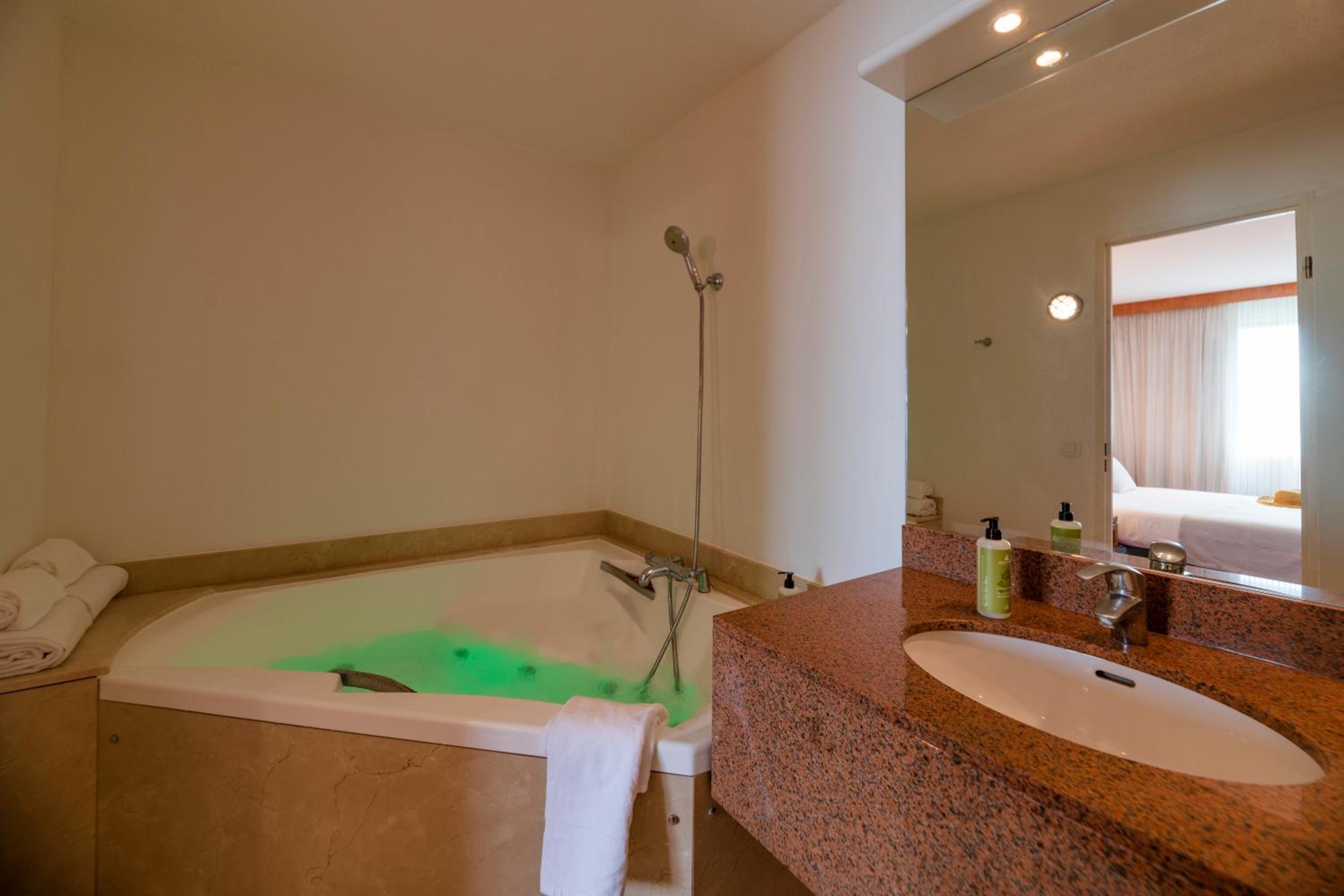 Jacuzzi