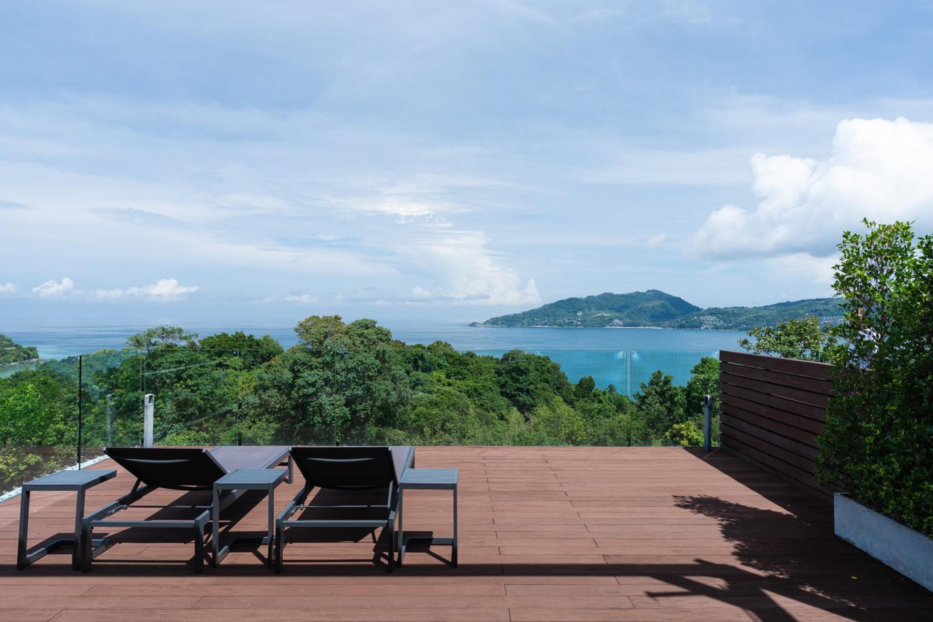 Bluepoint Seaview Patong 818