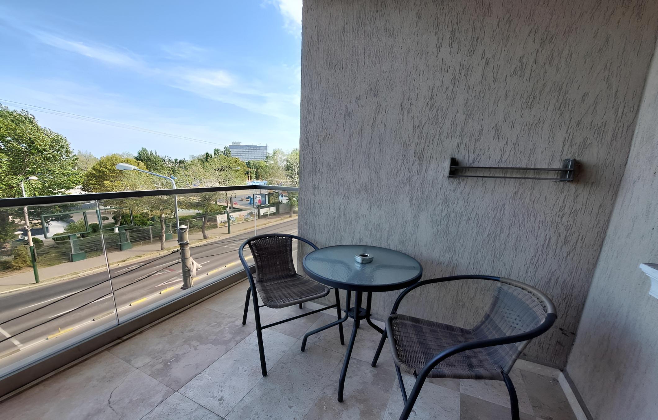 balcony